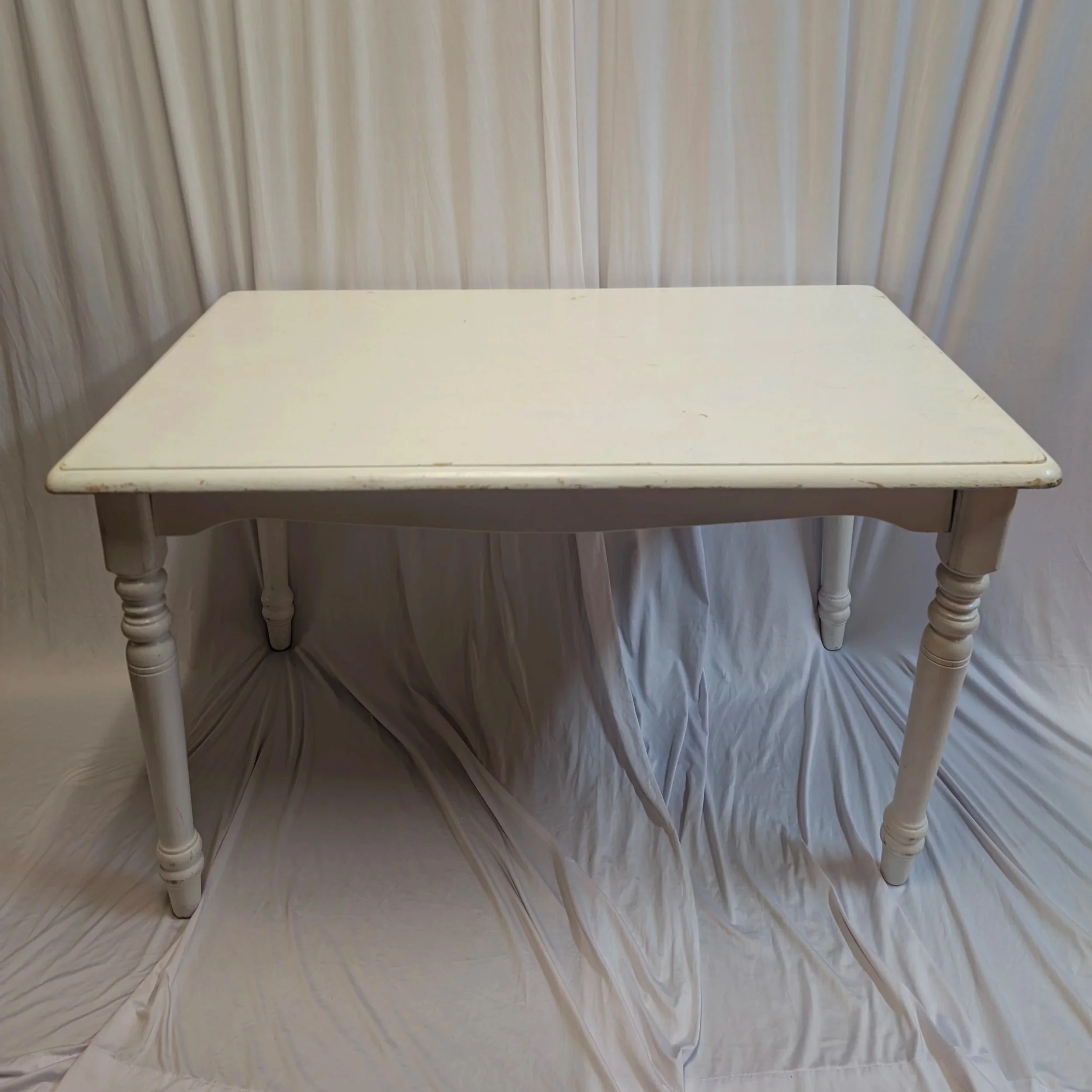 White+Dessert+Sweeteheart+Table.jpg