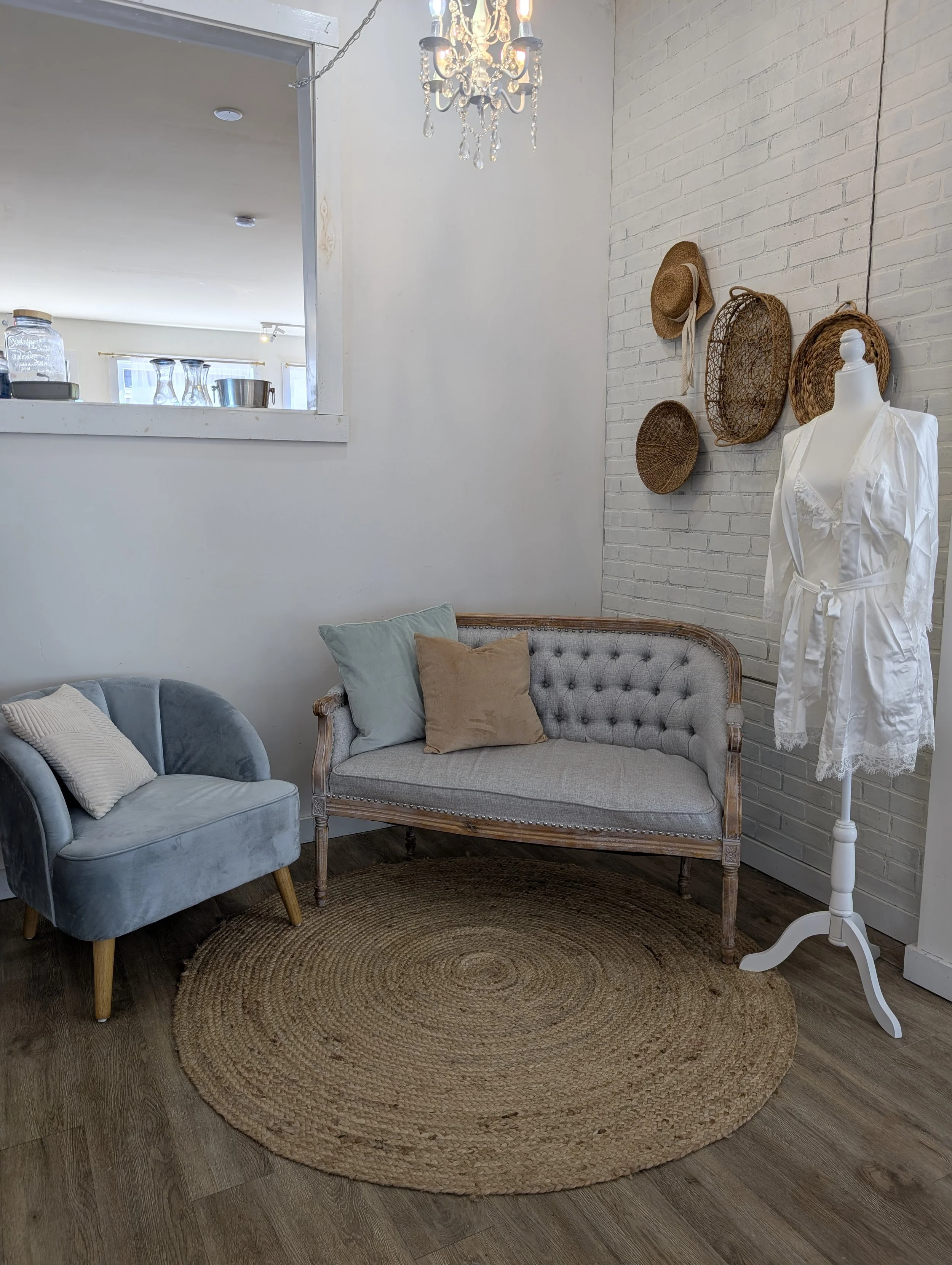 lounge cali winnie bridal mannequin.jpg