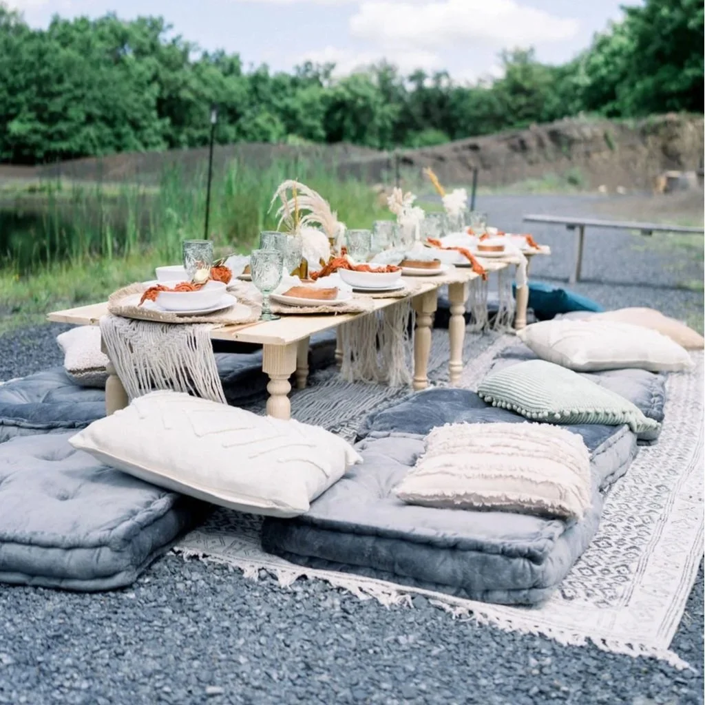 Picnic+Place+Setting+jute+charger+plate+bowl+bud+vase+napkin+cushion.jpg