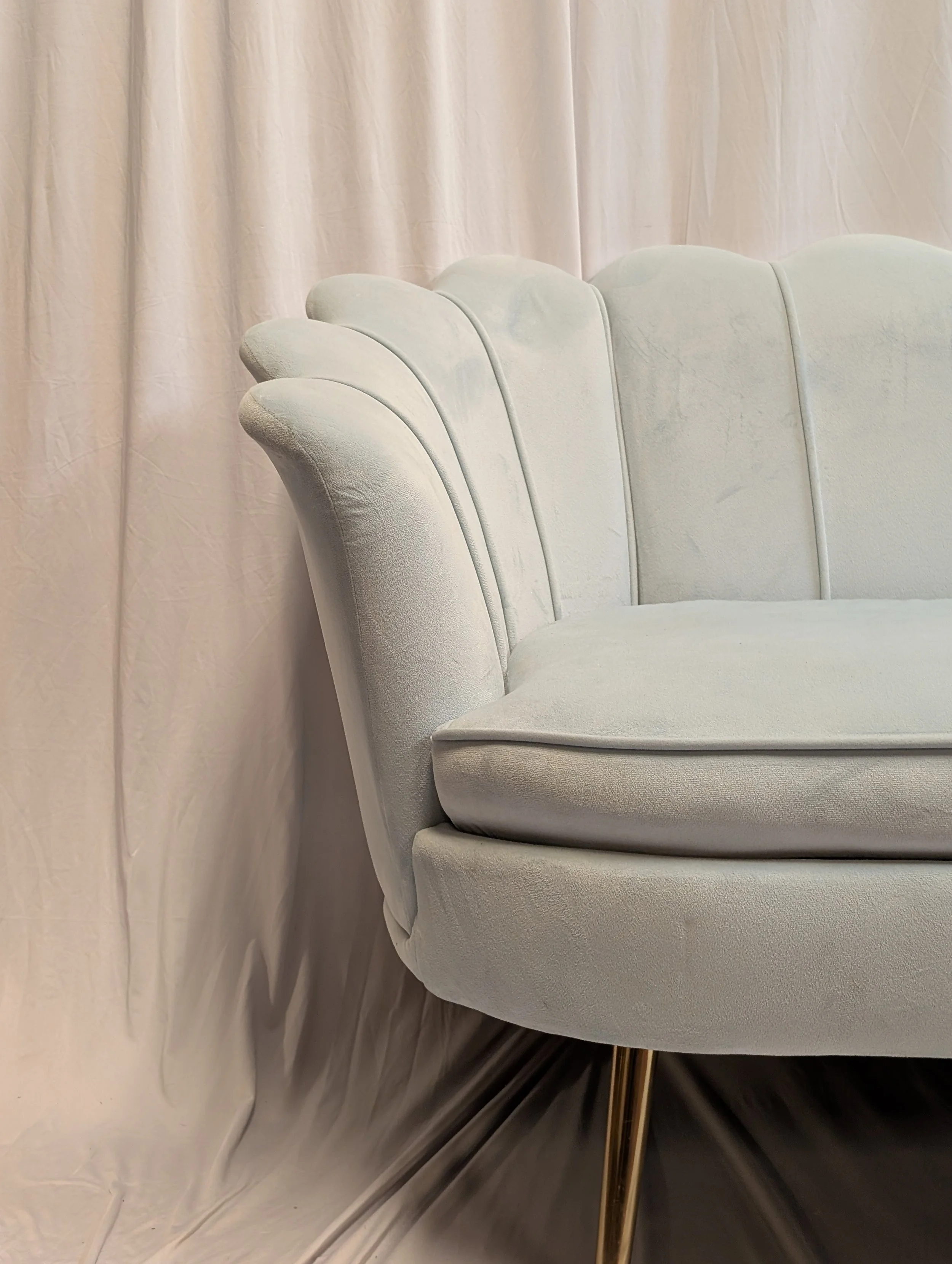 Winnie Loveseat 1.jpg