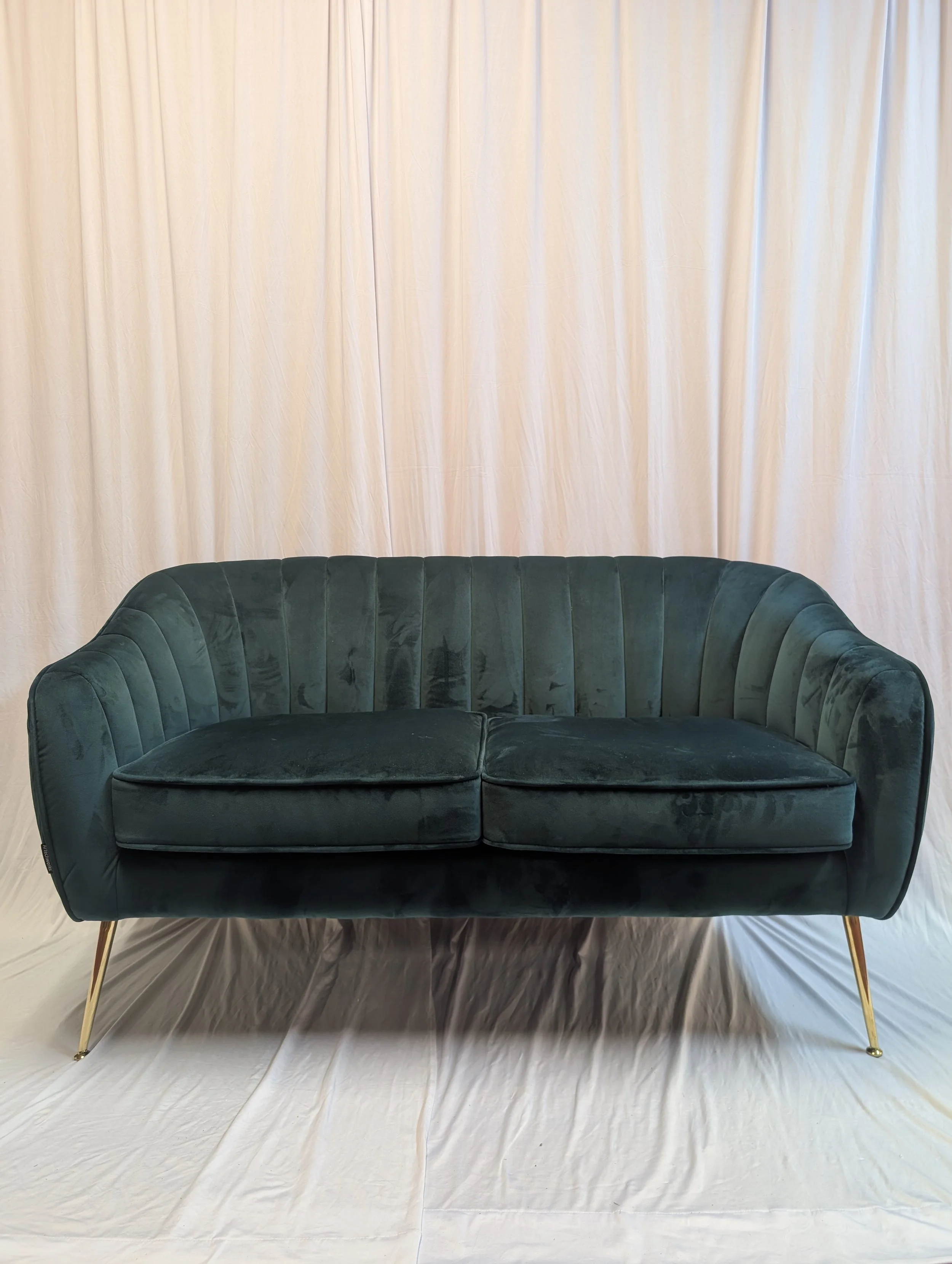 Moira Loveseat
