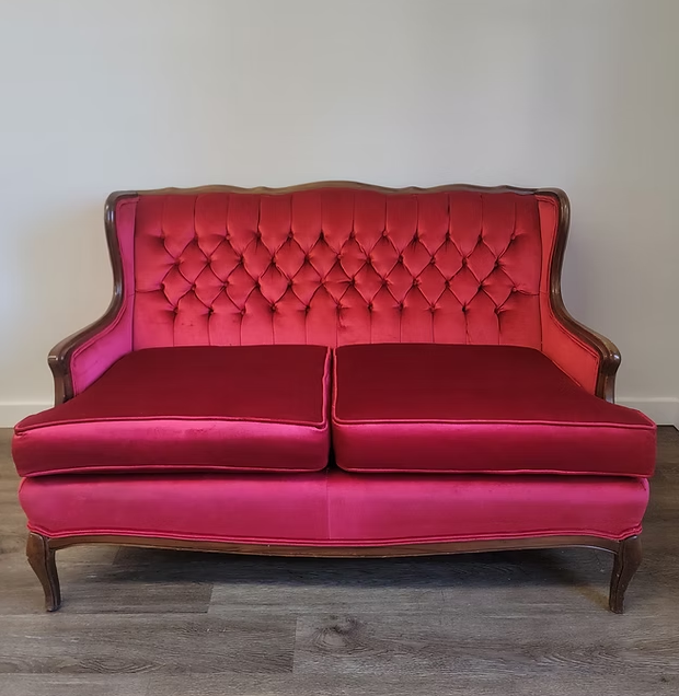 holly loveseat.PNG