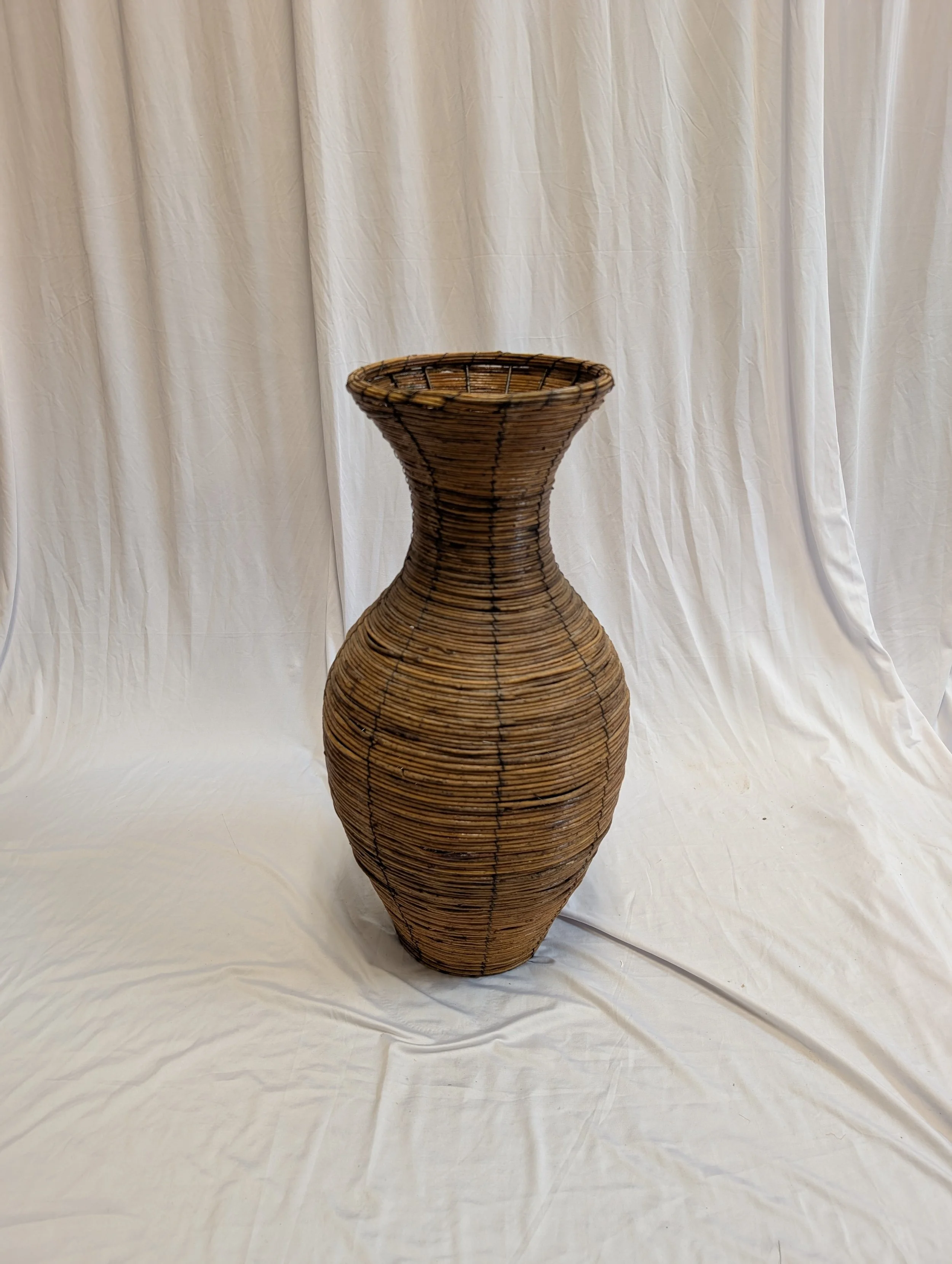 Wicker Vase 1.jpg