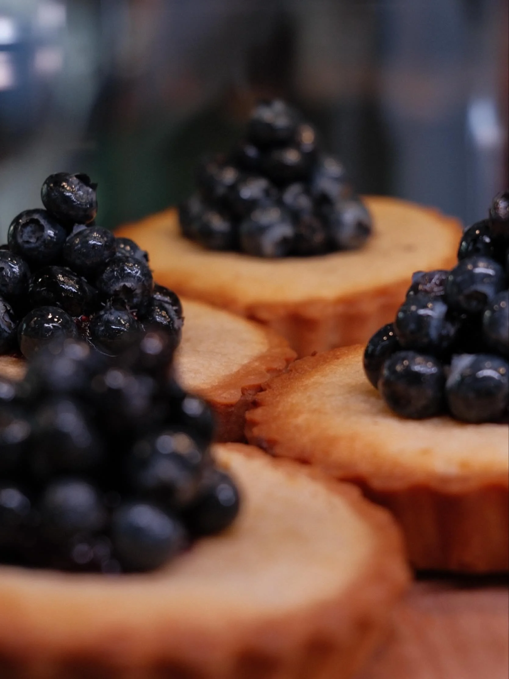 🫐 Tartaleta de Moras

Moras frescas y una base de frangipane que se carameliza al horno. T&eacute;cnica simple, sabor que te va a encantar, ✨

#CretoDeli