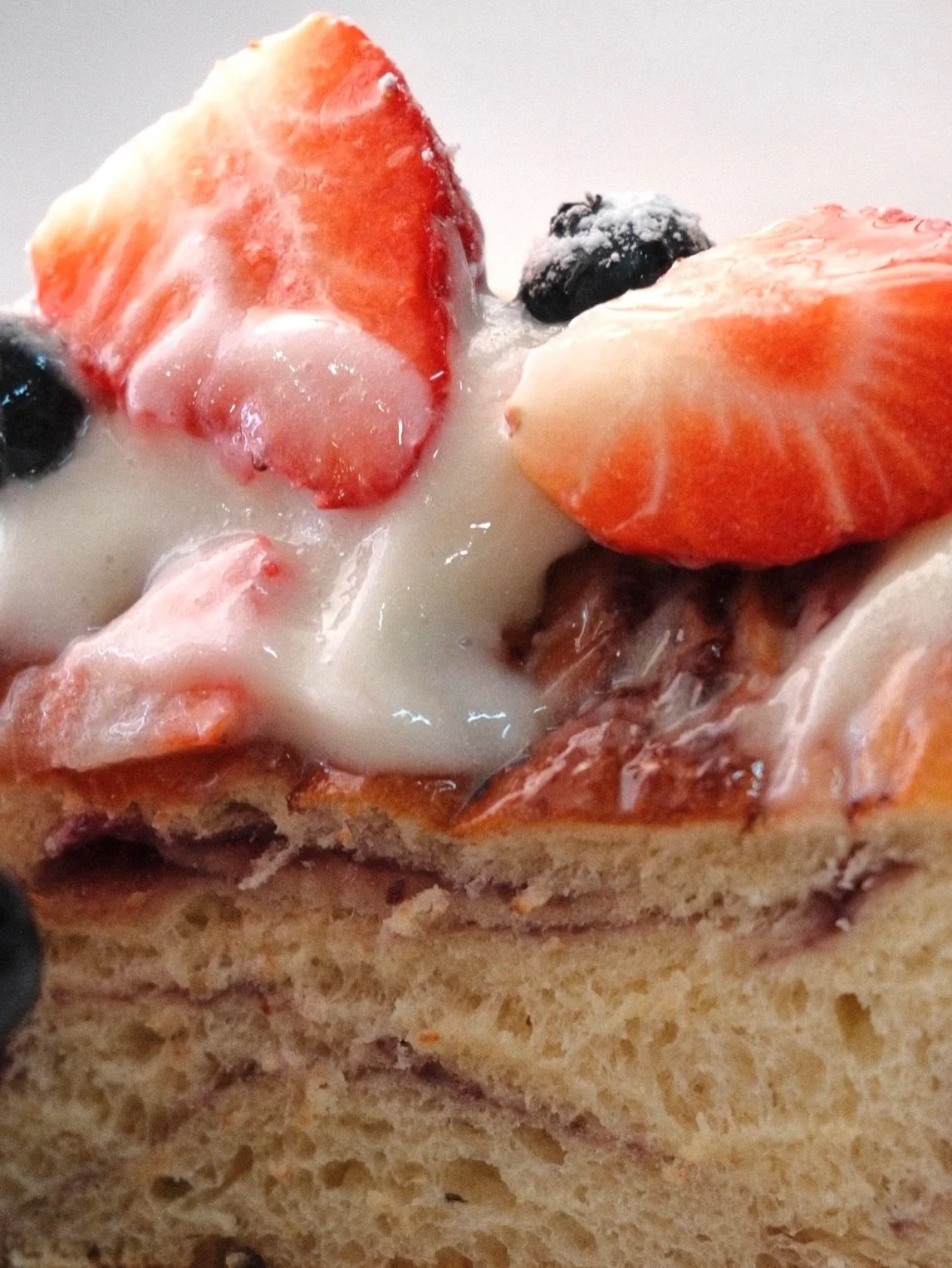 🫐🍓 Rol de Frutos Rojos con Queso

El rol que ya te encanta&hellip; ahora con frutos rojos y queso cremoso que se derrite lento ✨

Especial en vitrina por estos d&iacute;as.

Siempre con amor,
💙 Creto