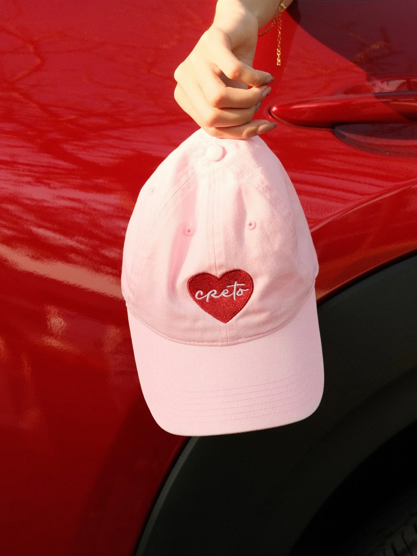 Un coraz&oacute;n que se lleva puesto 💌

Pocas piezas disponibles en Creto Gran V&iacute;a. 

🧢 #CretoDeli