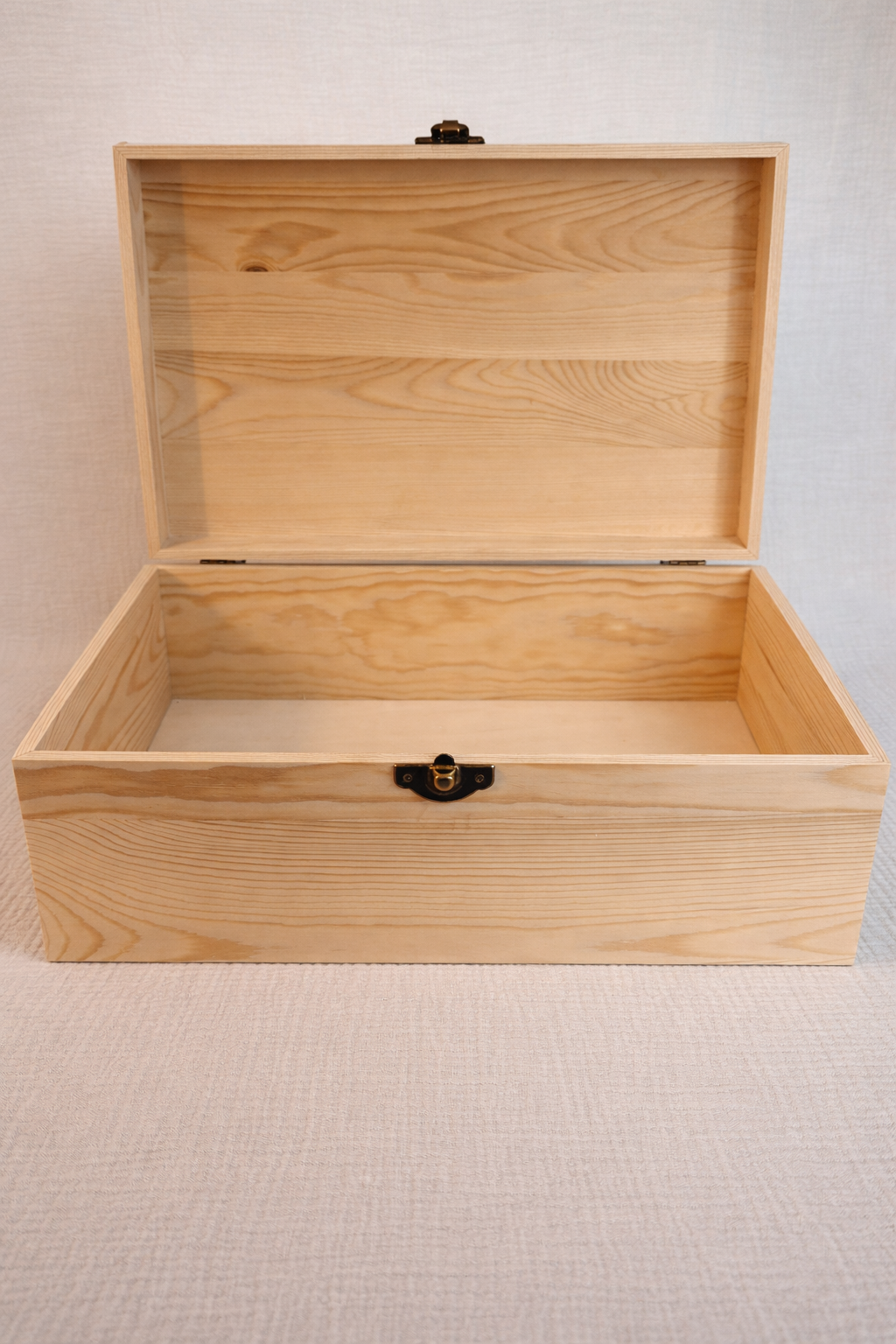 Minimalist Keepsake Box Inside.png