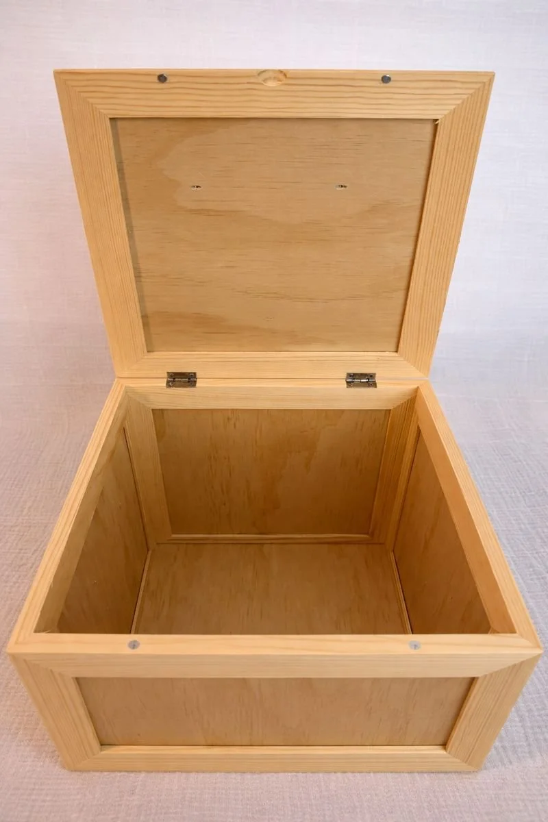 Alphabet Keepsake Box Side Inside.png