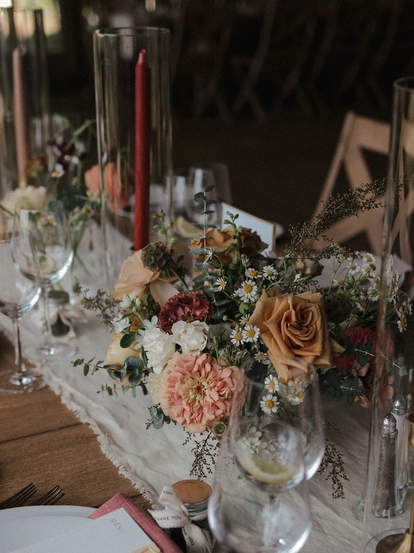 The magic of fall ✨🍂 

Vendor Team 
Design @simplicityinmind.events 
Planning &amp; Coordination @just.simplymoments 
Venue @lambshillvenue 
Catering @maincourse_catering 
-
#hudsonvalleyweddings #hudsonvalleyflorist #hudsonvalleyfloraldesigner #wes