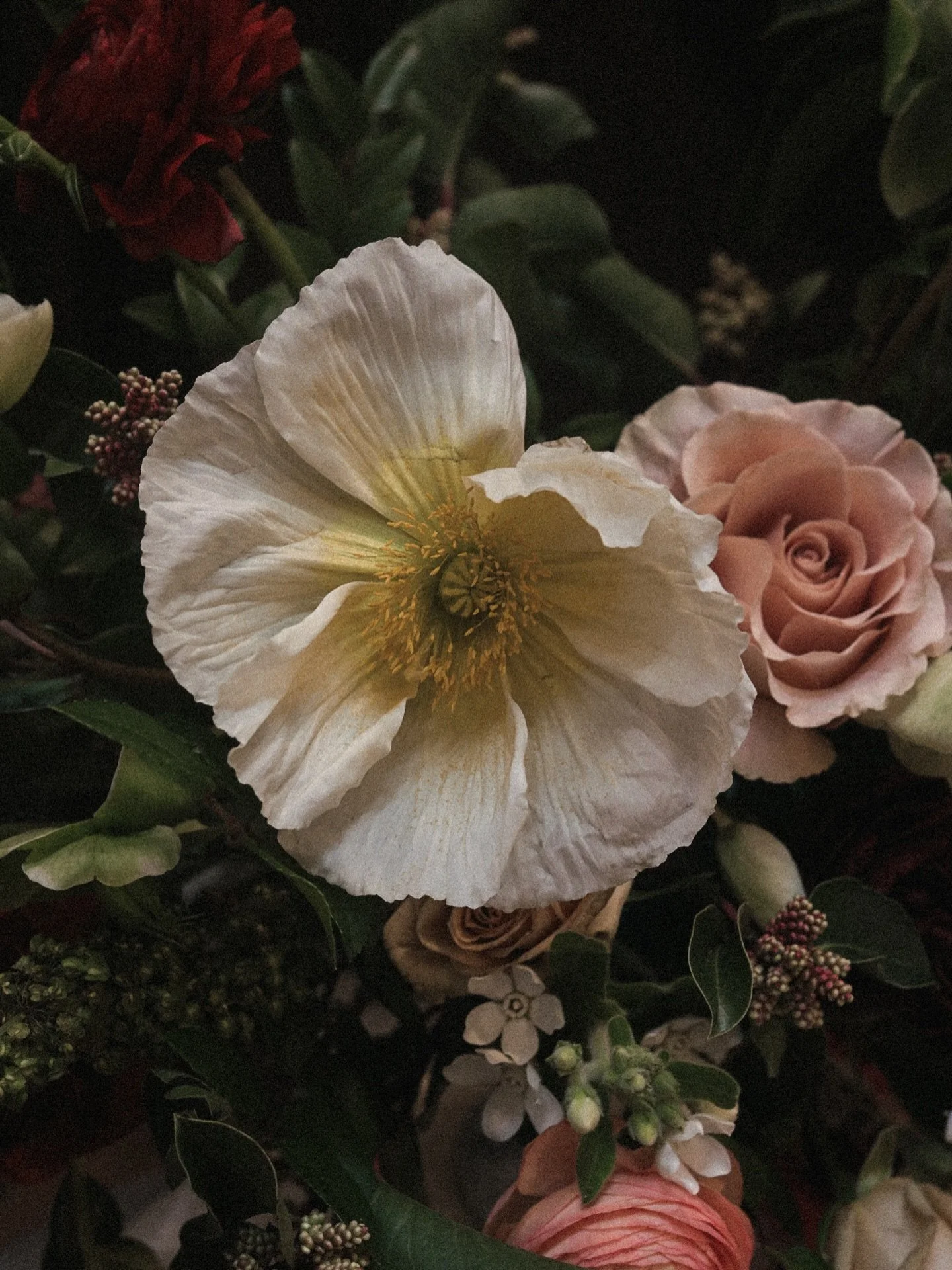 Is anyone else drowning in wedding season content and struggling to make the grid look perfectly curated&hellip; but it&rsquo;s just not happening?

I&rsquo;ll forever be pro curated feed regardless what the algorithm wants 🤣
-

#floraldesigns #flor