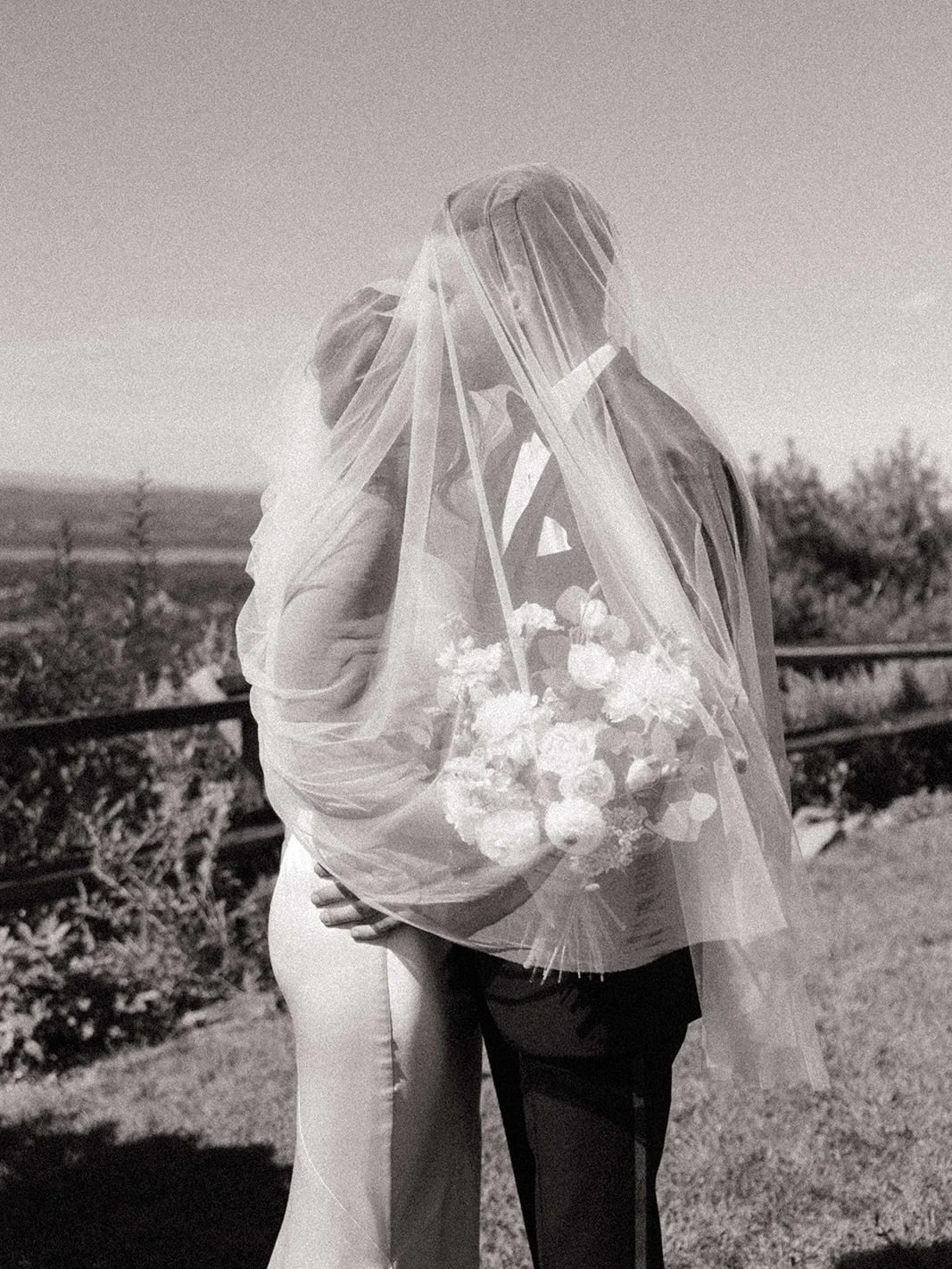 The Youngs 🤍✨Quietly luxurious florals for a deeply meaningful day! 

📸 @thaliacameraist 
-
#floralartistry #setdesigner #eventdesigner #hudsonvalleyweddings #hudsonvalleyphotography #hudsonvalleyflorist #westchesterweddings