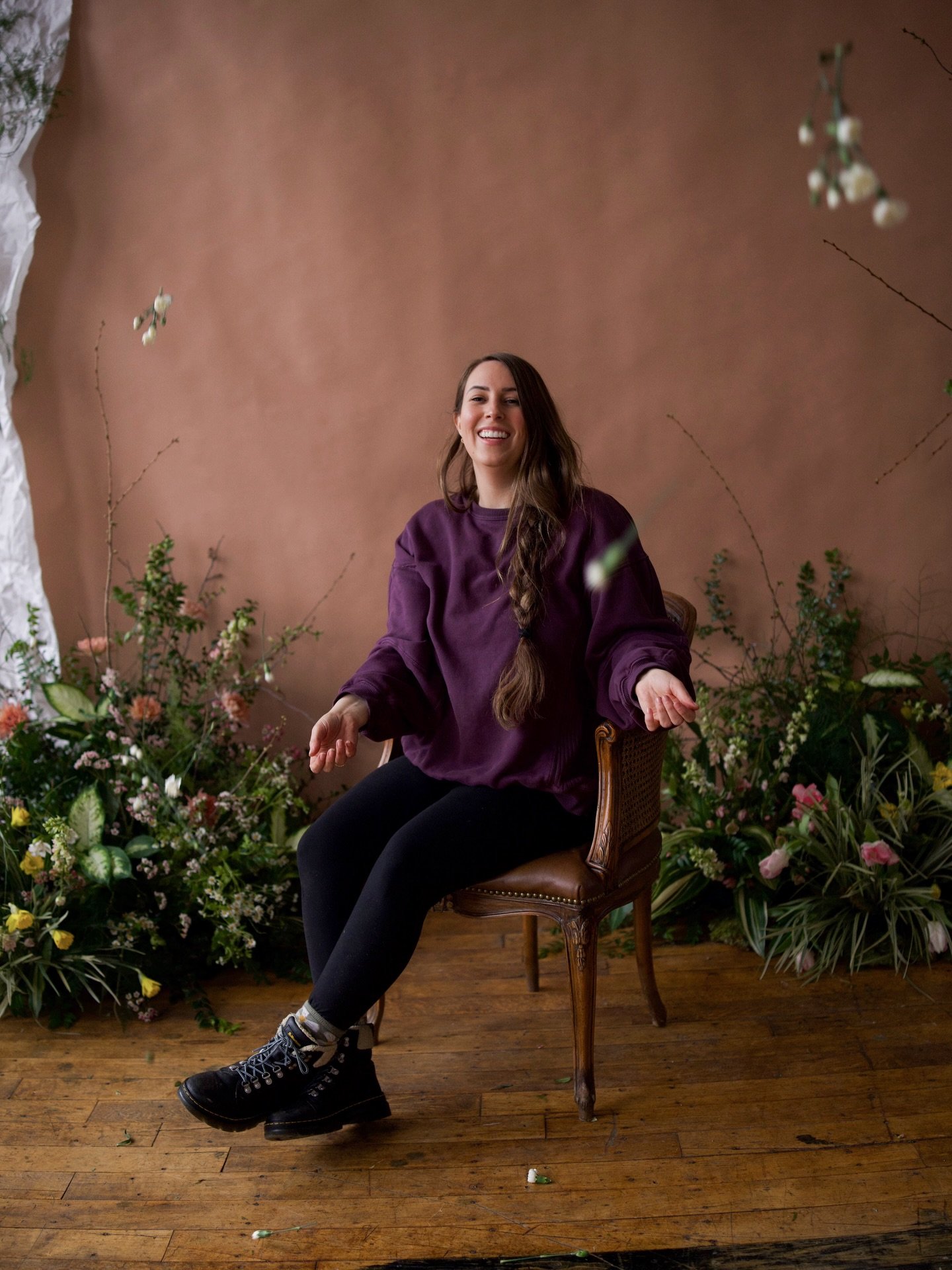 Hi, I&rsquo;m Rachel. It&rsquo;s been a while since I appeared on the feed! ( thanks @sammiefinchphotography ) 

I&rsquo;m floral and event designer, studio owner, and the person behind every intentional stem, wild branch, and carefully considered sp