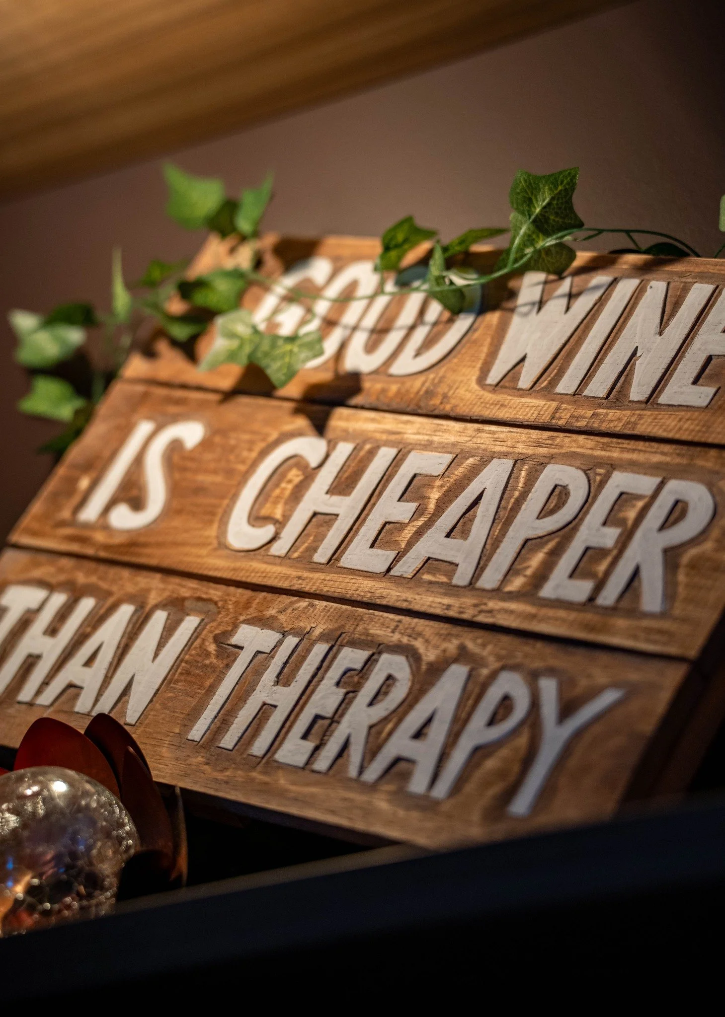 Mondays aren&rsquo;t so bad when there&rsquo;s wine involved 🍷

Good wine, good company - cheaper than therapy, better for the soul. 

Tag your bestie and share the good vibes!

#bootleglounge #goldcoast #mondaymood #winelovers #eventspace #goodtime