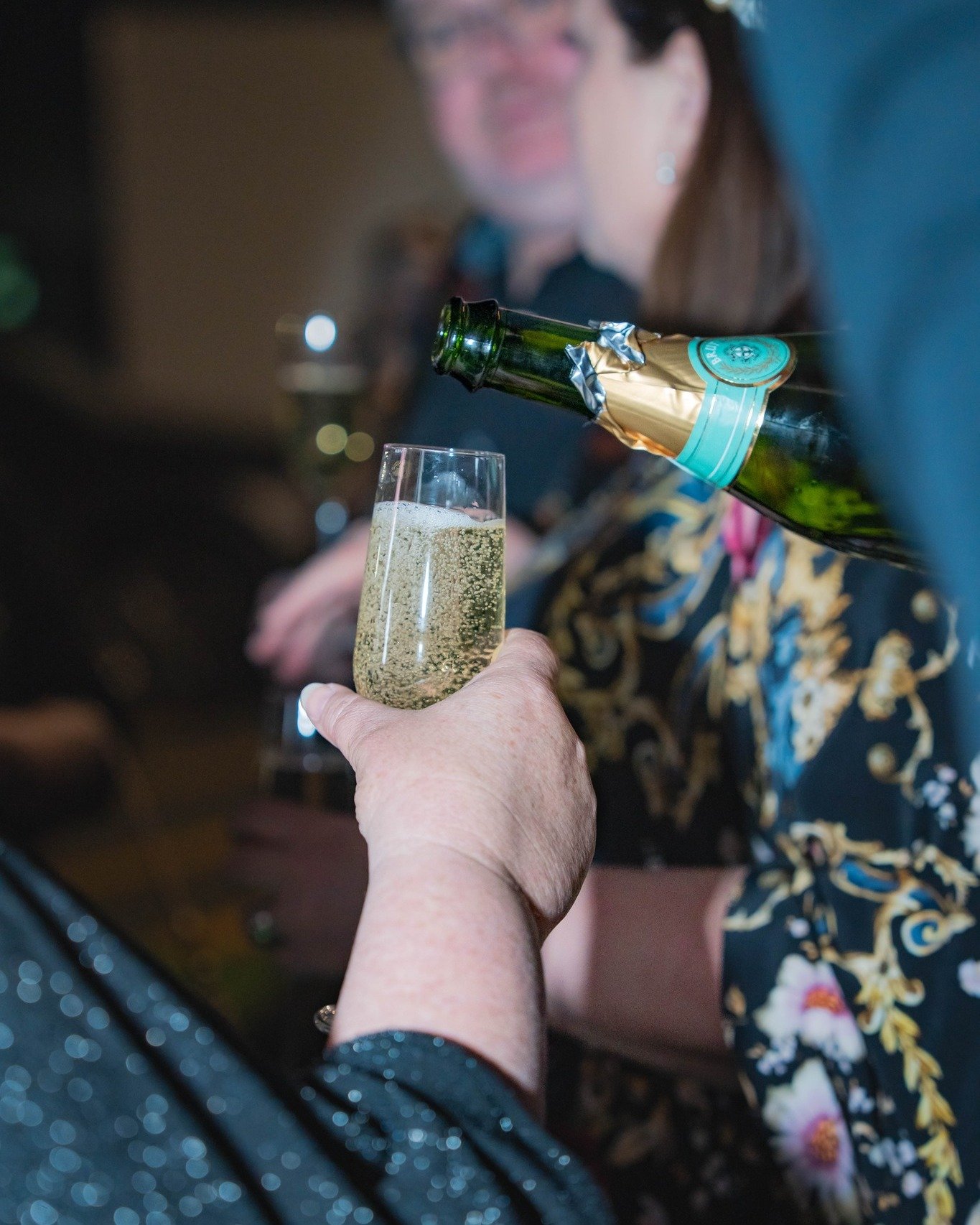 December feels better with good wine and good company. Wherever you are and whoever you&rsquo;re with, we hope your festive season is full of warmth, rest and a few great pours!

Love from the Bootleg Lounge crew ❤🍷

#festiveseason #bootleglounge #g