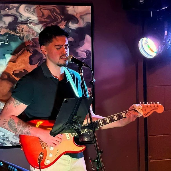 sq_guitarist.jpg