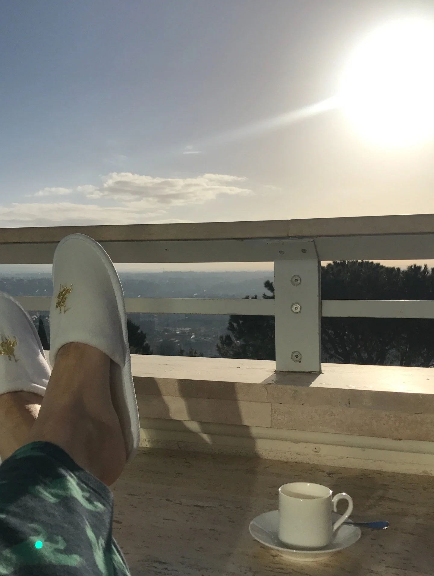 Some stays are about more than travel. They mark a moment.

Rome Cavalieri Waldorf Astoria (Hilton) is one of those places. Set above the city, it offers a sense of calm while Rome unfolds below. I stayed in an Imperial Room with Club access, which f