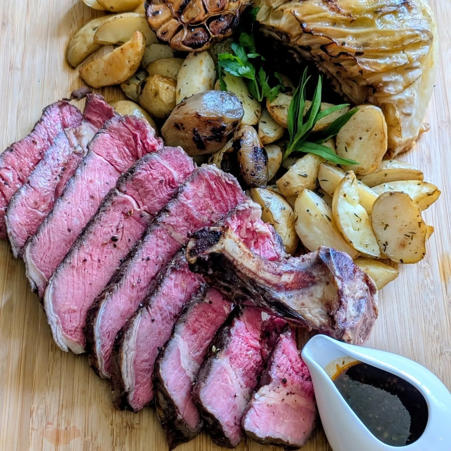 1kg Rib-Eye Steak Perfection 🥩

�Our premium rib-eye is slow-cooked sous vide for ultimate tenderness, then finished on the grill for a perfect char, topped with a rich Bordelaise sauce. Served with roasted cocktail potatoes and perfectly grilled ca