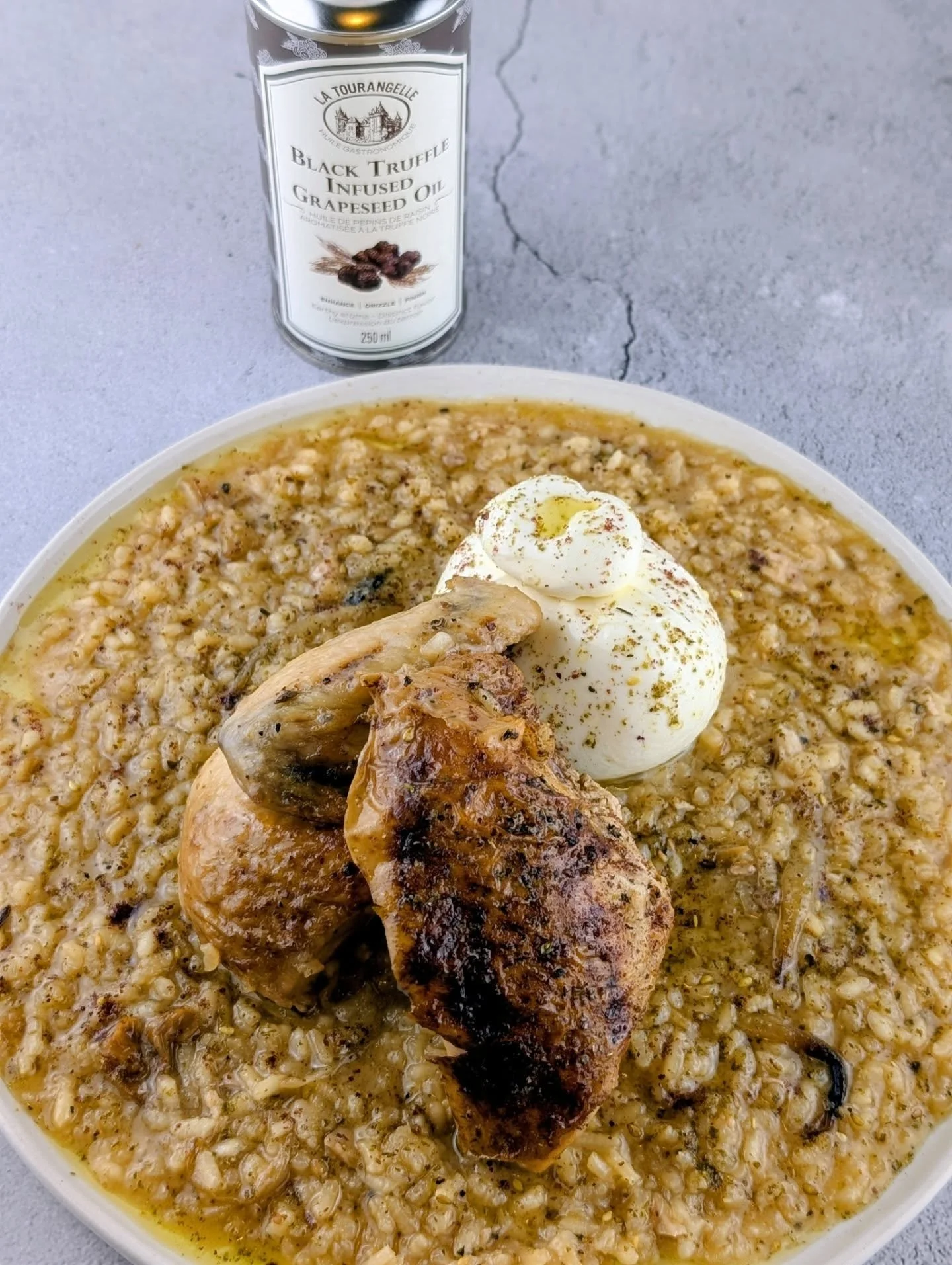 Roasted Chicken Risotto with Caramelised Onions, Black Truffle Oil and fresh Burratta. Topped with fresh spices &amp; herbs.

This risotto is full of flavour. Starting with our homemade chicken broth, the black truffle oil and the caramelised onions.