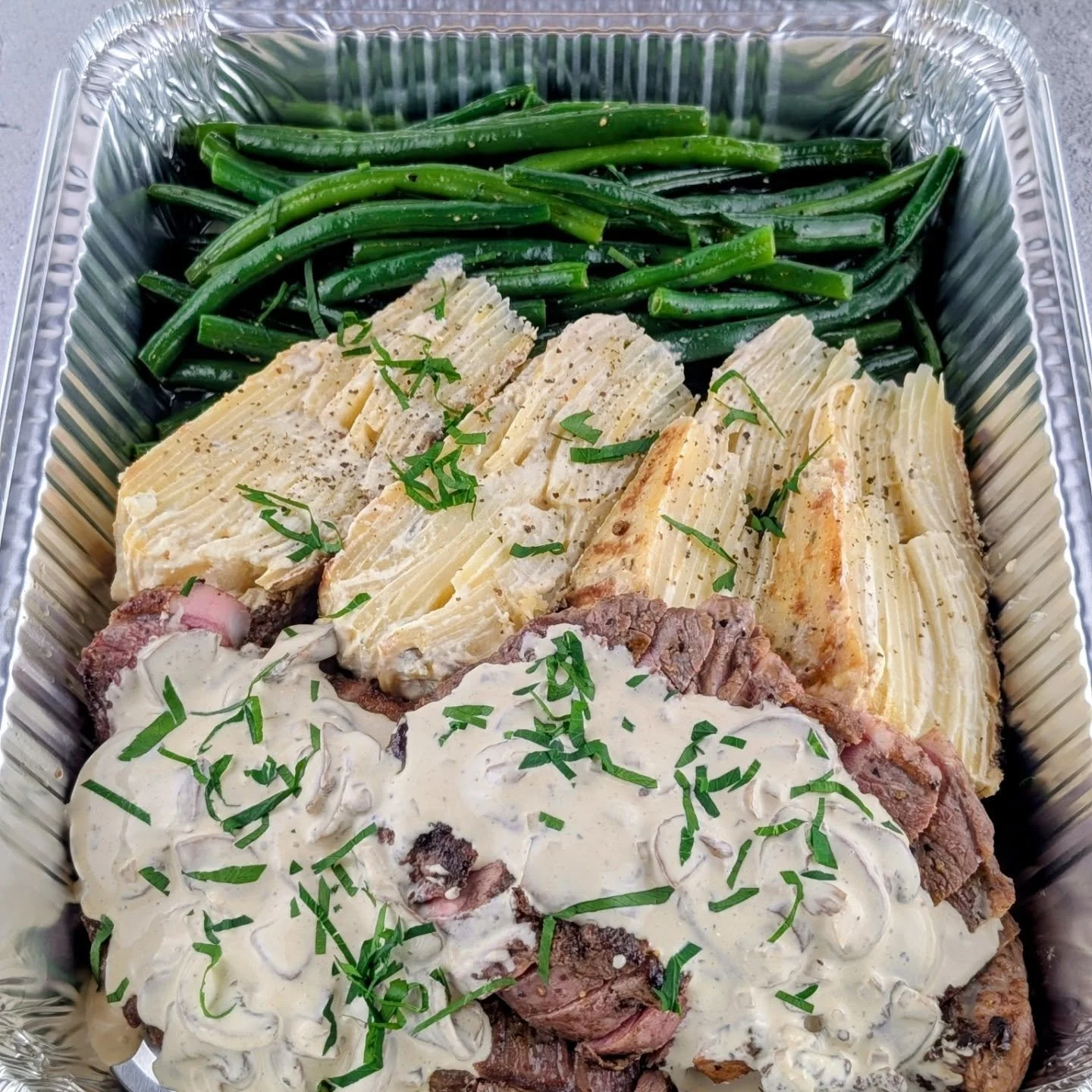 Grass-Fed Beef Scotch Fillet with Diane sauce served with sauteed green beans and a Gratin Dauphinois 🇨🇵

This is what restaurant-quality looks like at home.
At Artisan Meals Company, we create healthy, nutritious meals completely from scratch &mda