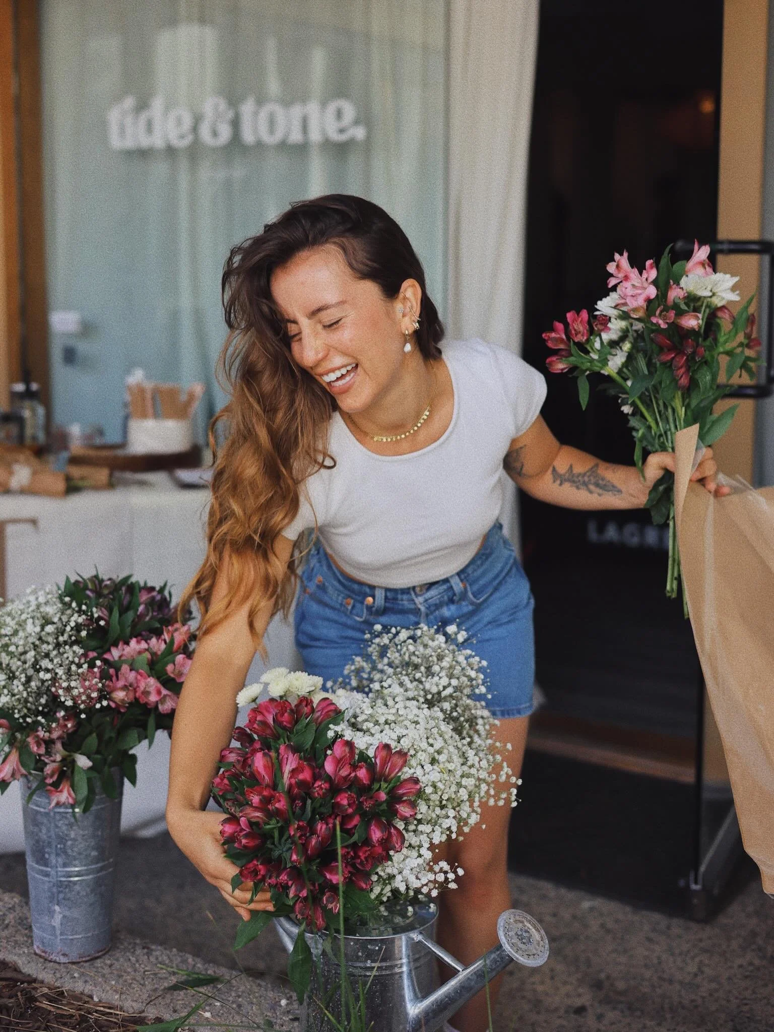 Celebrated @tideandtonelagree&rsquo;s 1st birthday with my favorite fellow business owners 🤍💐 so happy &amp; blessed to be apart of this community ✨