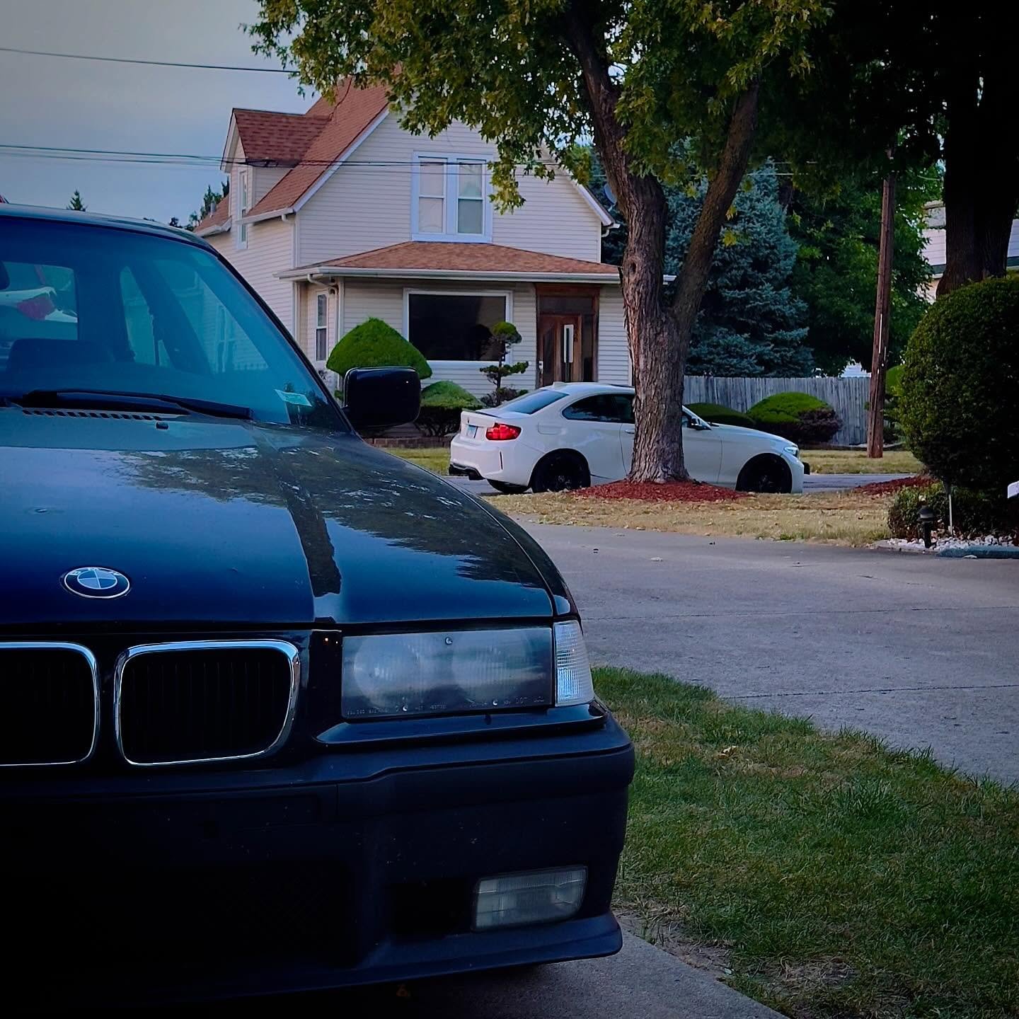 Yin-yang ☯️ #bmw #bmwmotorsport #cars #f22 #e36 #simotorsports