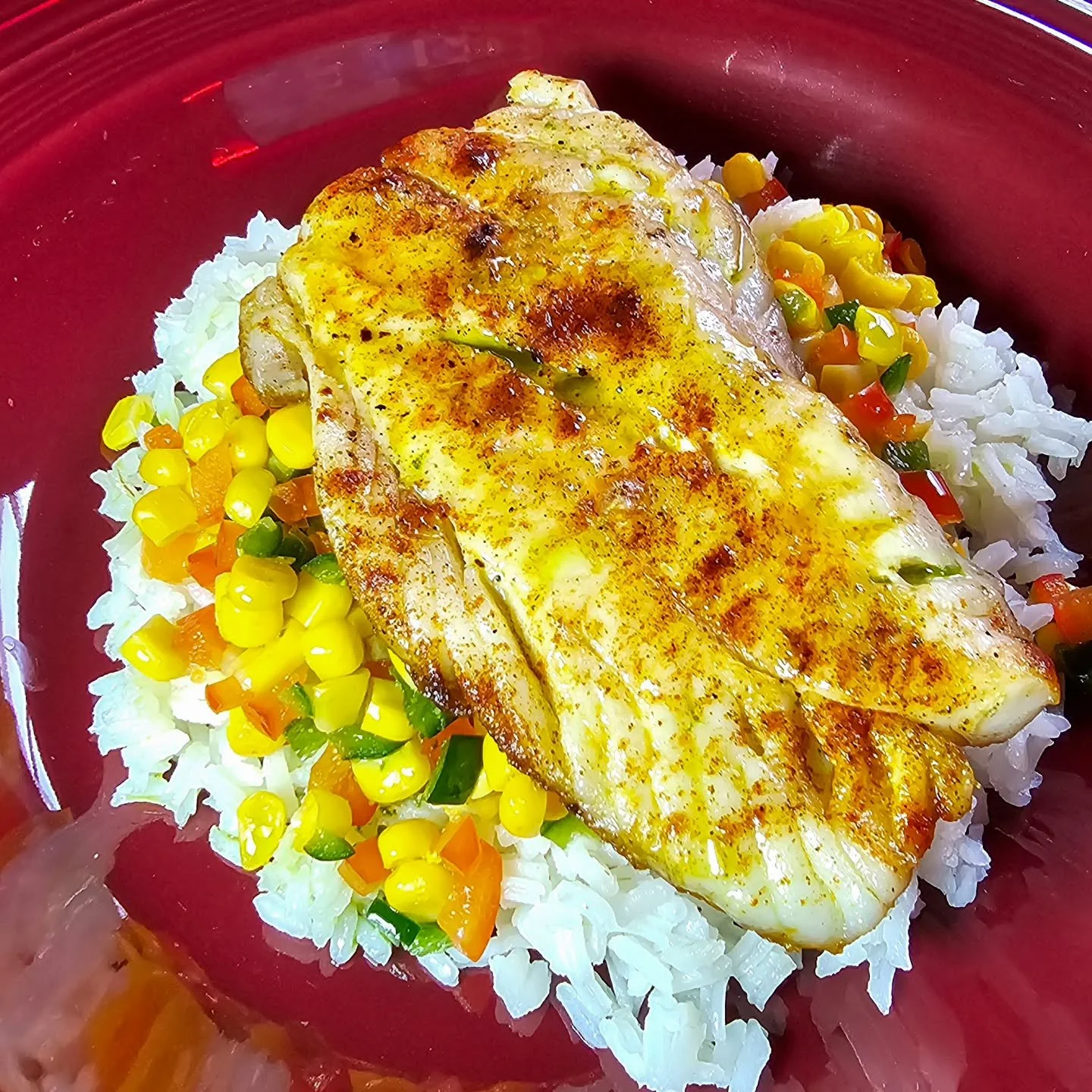 Huachinango Sellado con Relish de Elote y Chile y Aceite de Cilantro

Crisp-skinned snapper set over a warm roasted corn and chile relish with notes of sweetness and gentle heat. Finished with cilantro oil for a bright, fresh lift ideal for winter di