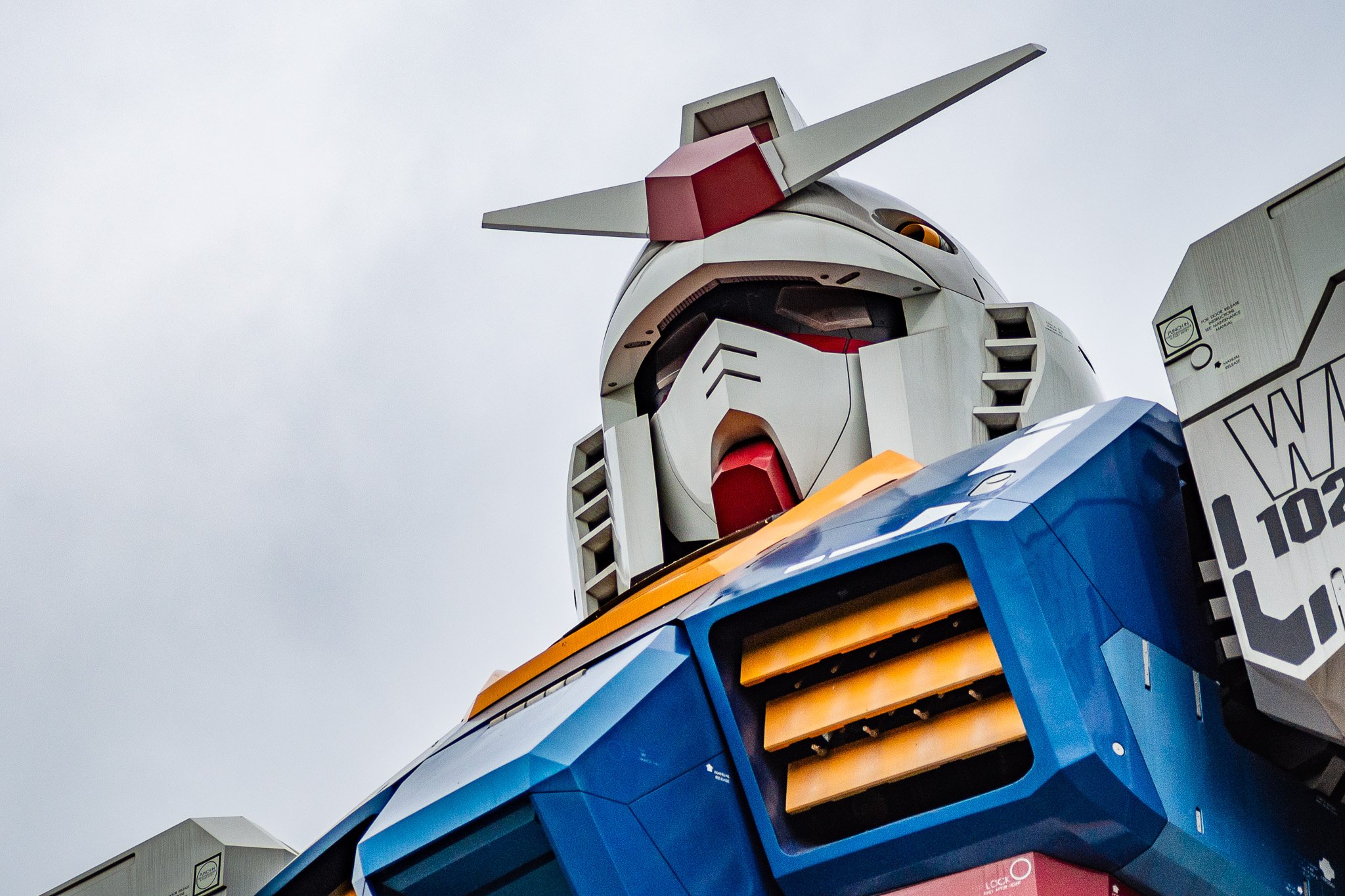 Stumbling on a Life-Size Gundam in Tokyo (and What It Taught Me About Lens Choice)