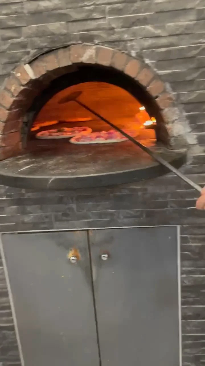 The plan was to just go for a quick pizza before heading back to Giardini.
βΊοΈ
Sicilians can have this way of enjoying life so much that it sweeps you off your feet. One moment it’s 8pm and you’re supposed to head back for a quiet night.
