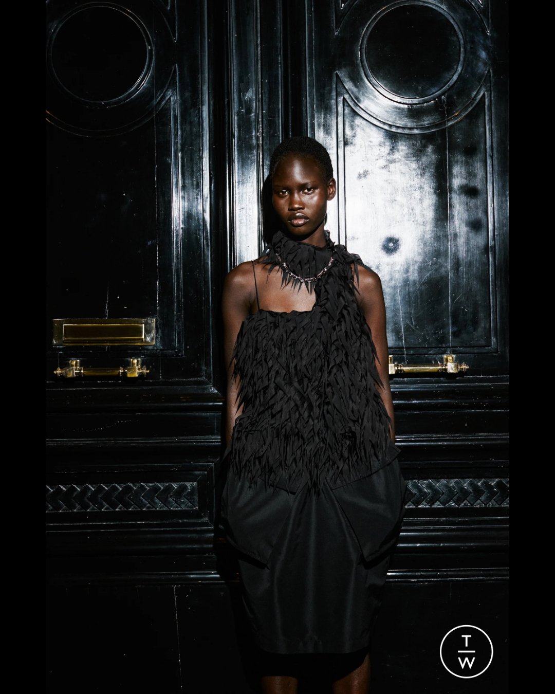 N&deg;21 Resort 2026 - A perfect mix of masculine structure and feminine allure.
That&rsquo;s what Alessandro Dell&rsquo;Acqua does best&mdash;and Resort 2026 proves it again.
Founded in 2010, N&deg;21 (pronounced Numero Ventuno) is his playground of