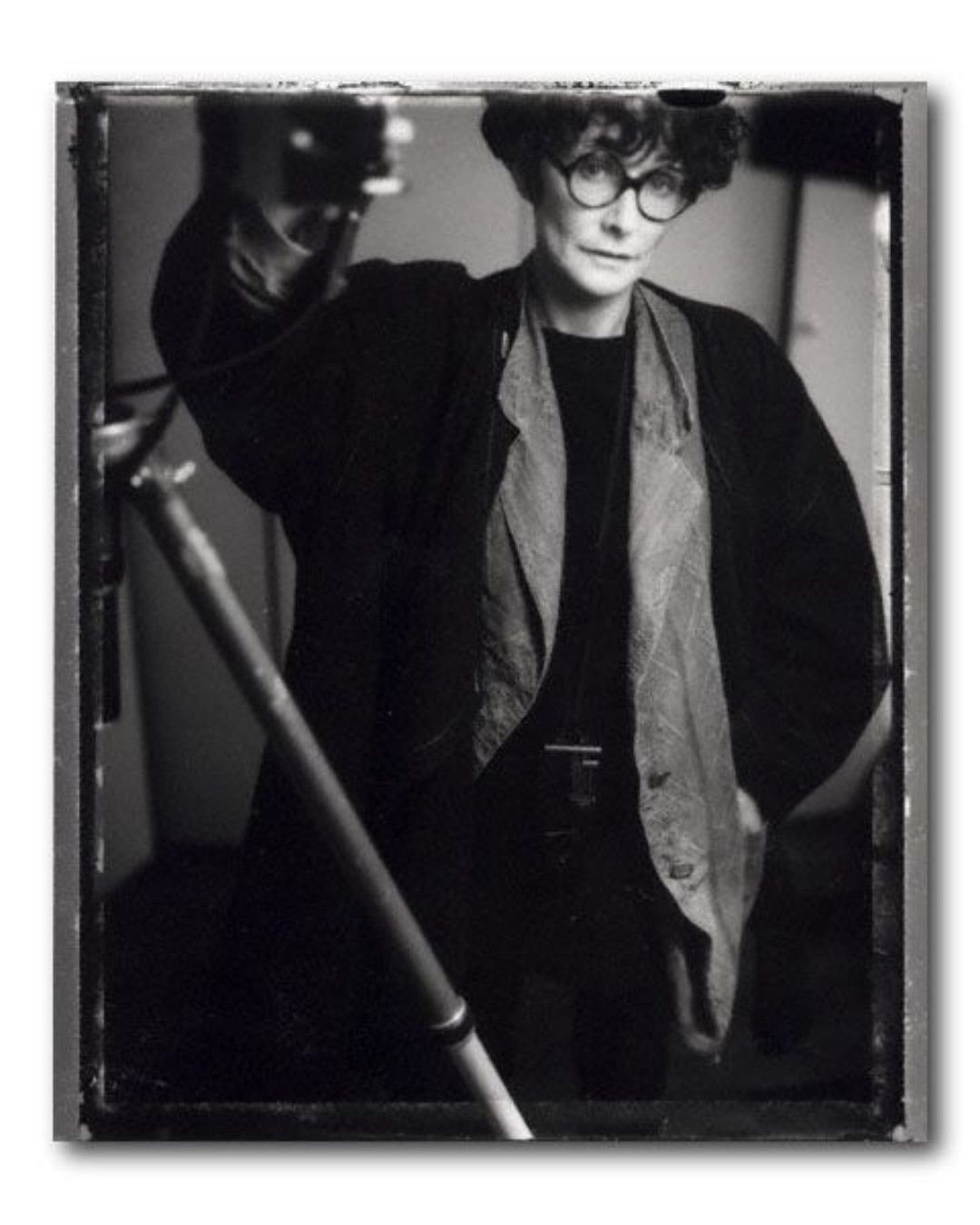 Before she was behind the camera, Sarah Moon stood in front of it.
Born Marielle Warin in 1941, she lived through exile and reinvention. A model in the 1960s, she later taught herself photography and redefined it with a voice entirely her own.
By the