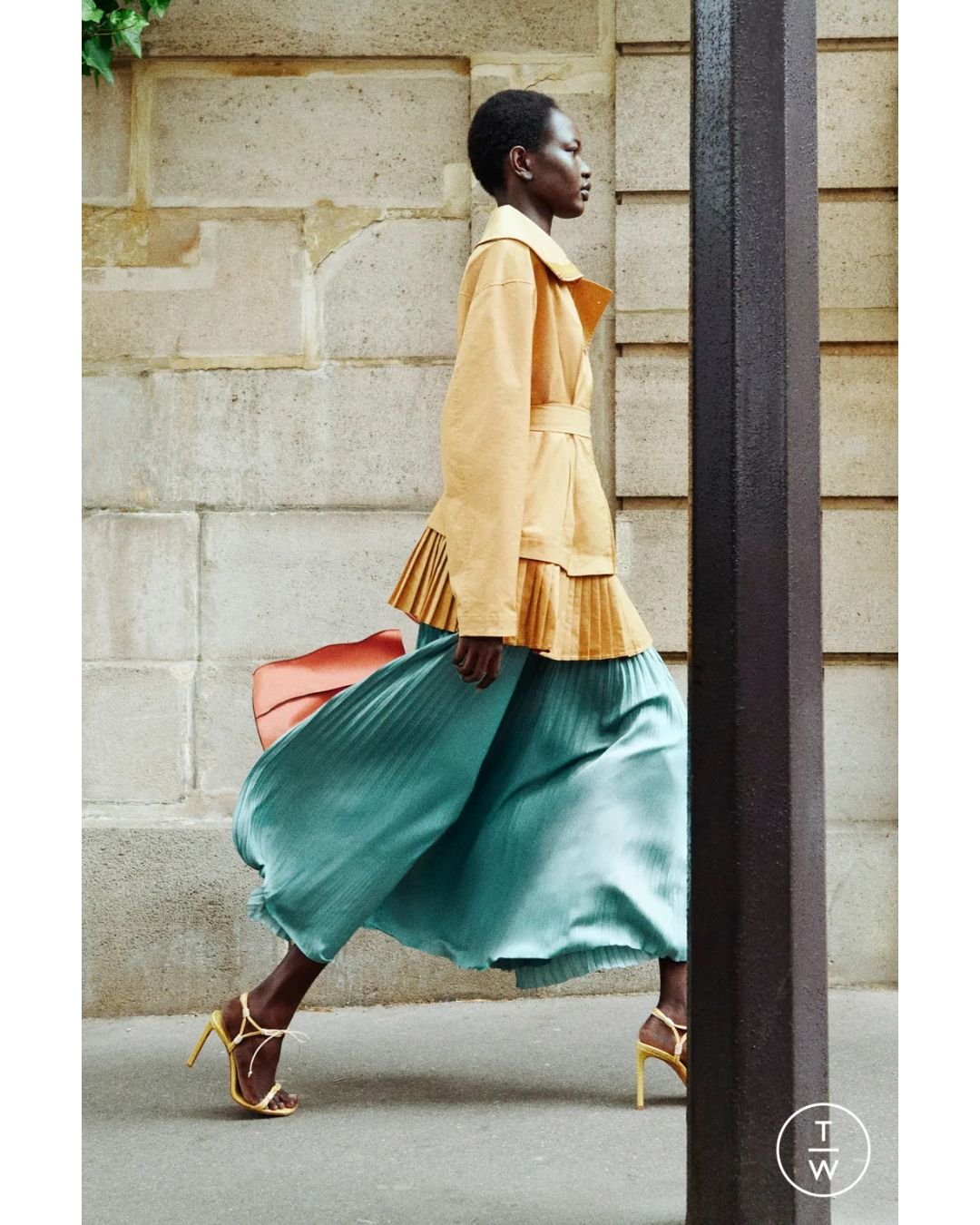 Ulla Johnson Resort 2026
Expressive, joyful, detailed&mdash;but never overwhelming.
There&rsquo;s something I really admire in Ulla Johnson&rsquo;s work: she manages to create pieces that feel effortless and elegant, rich in texture but easy to wear.