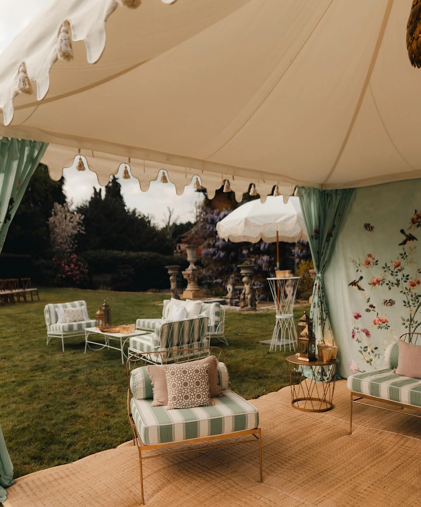 Cocktails taste better under a Raj tent ✨🍸

We don&rsquo;t just design beautiful weddings, we also curate the unforgettable moments.

 Ready to host your dream celebration? ✉️ 

Concept, planning, styling, props: @pearleventsatelier 
Sail cloth, fur