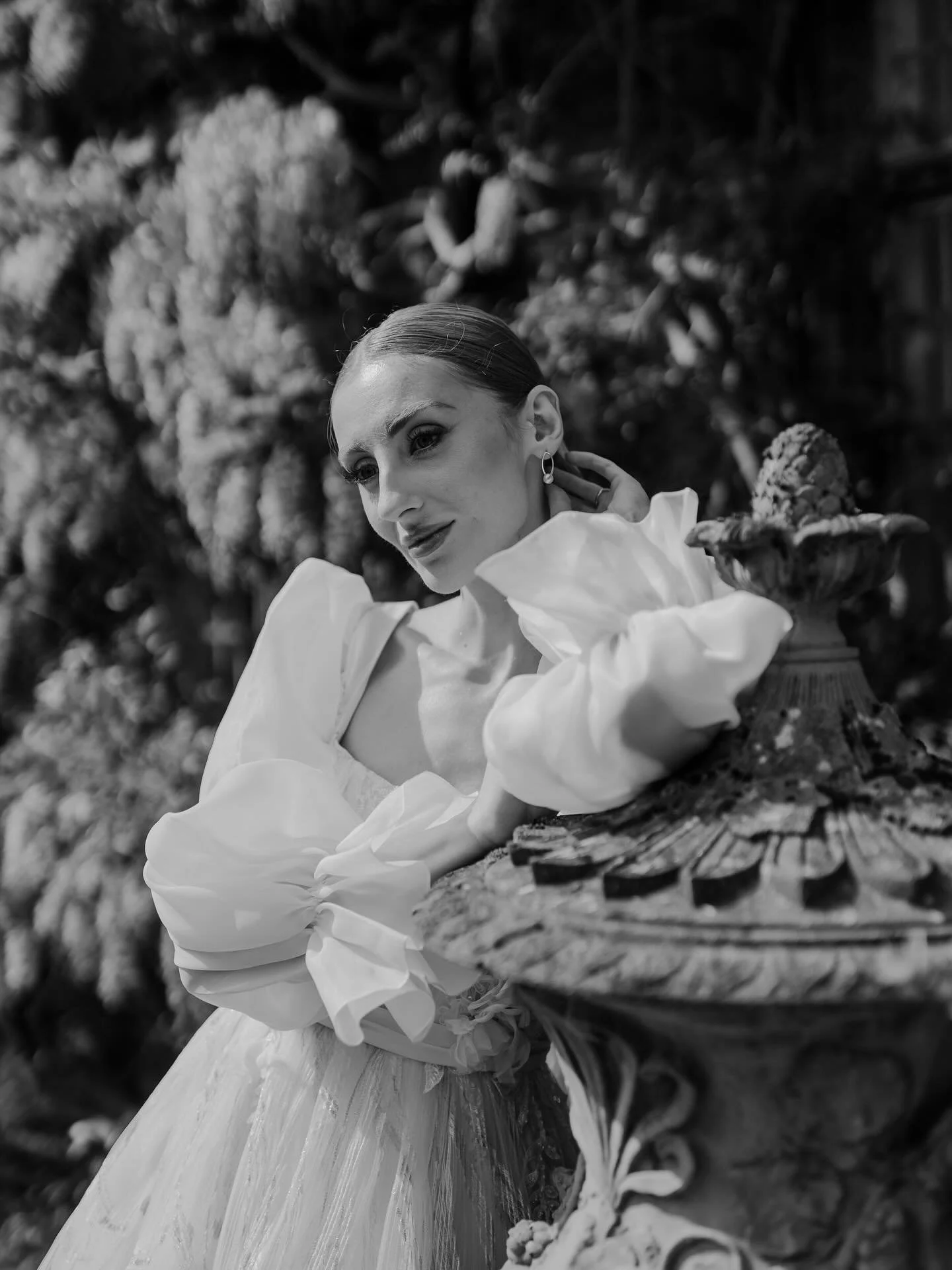 Details ✨

Concept, planning, styling, props: @pearleventsatelier 
Sail cloth, furniture: @southdownsmarquees
Outdoor furniture, chinoiserie pergola: @rajtentclub
Photography: @wearethechamberlins
Videography: @filmsbythechamberlins
Florals, styling: