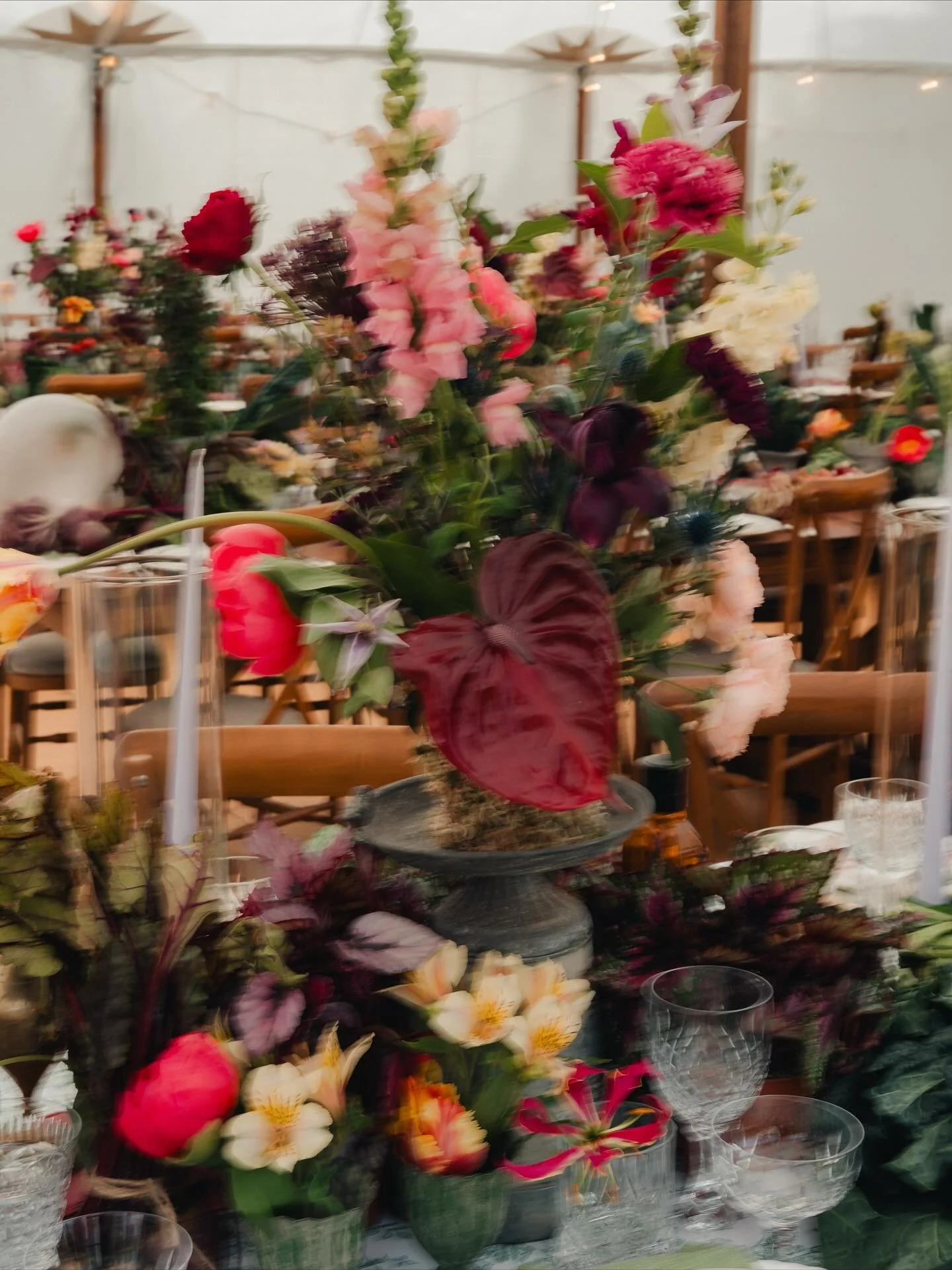Table design that entices, mystifies and ignites curiosity 🍇 

We don&rsquo;t just design beautiful weddings, we also curate the unforgettable moments.

Concept, planning, styling, props: @pearleventsatelier 
Sail cloth, furniture: @southdownsmarque