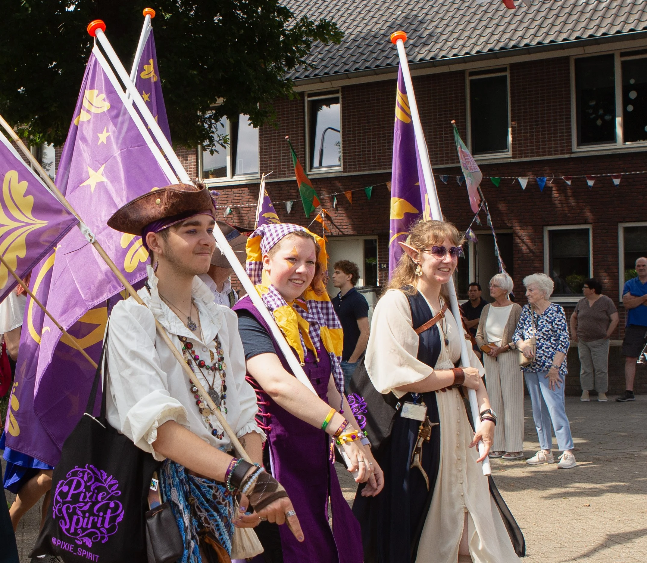 Surrounded by 🧚🏻 Pixie Spirit during the Nijmegen Four Days Marches