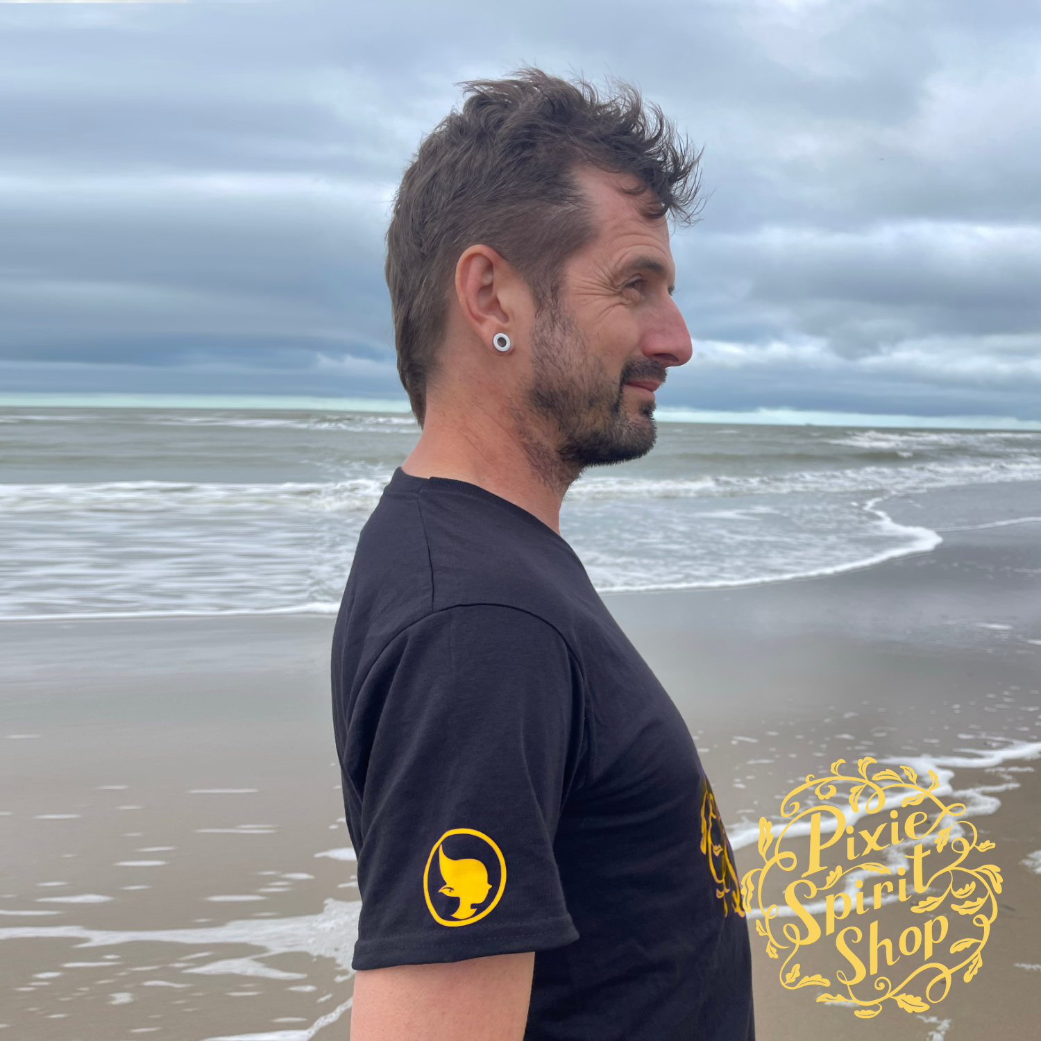 Copyright-Pixie-spirit-shop-T-shirt-men-Logo-chest-yellow-sleeve.png