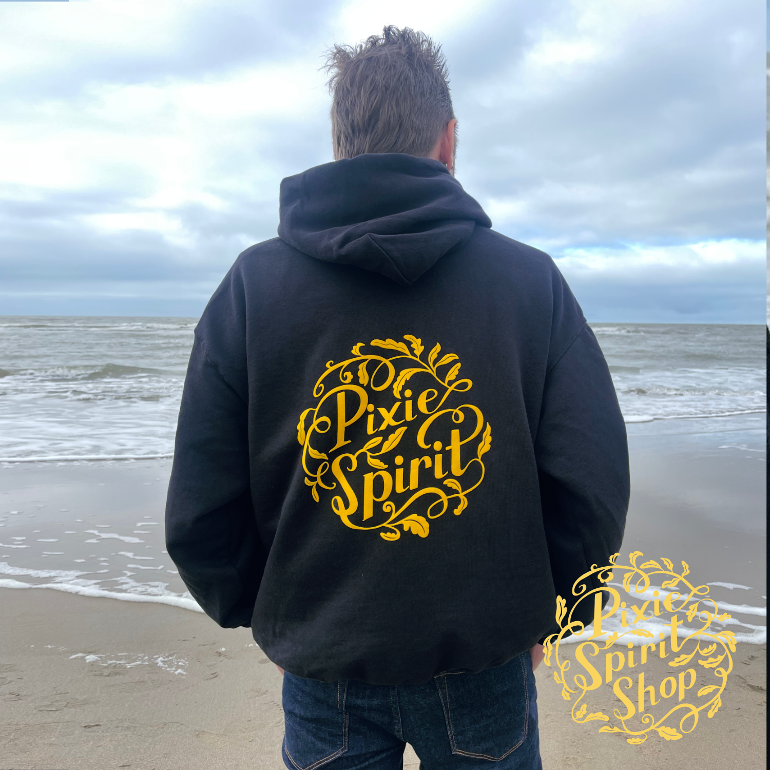 Heren Hoodie - Logo Pixie Spirit rug geel