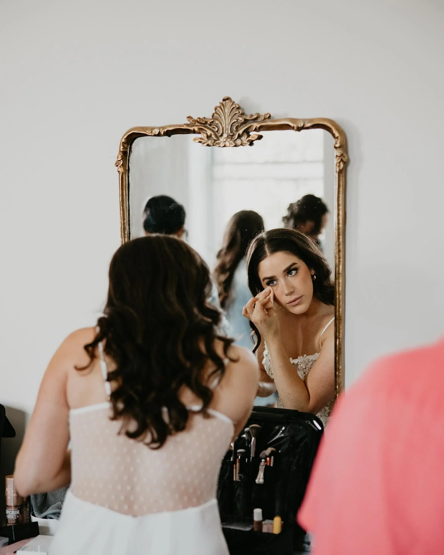 Getting ready in our sage room is a dream with that soft beautiful light and antique mirrors! 😍😍 it doesn&rsquo;t hurt when you&rsquo;re a goddess like @stavdanon either! 👸🏻