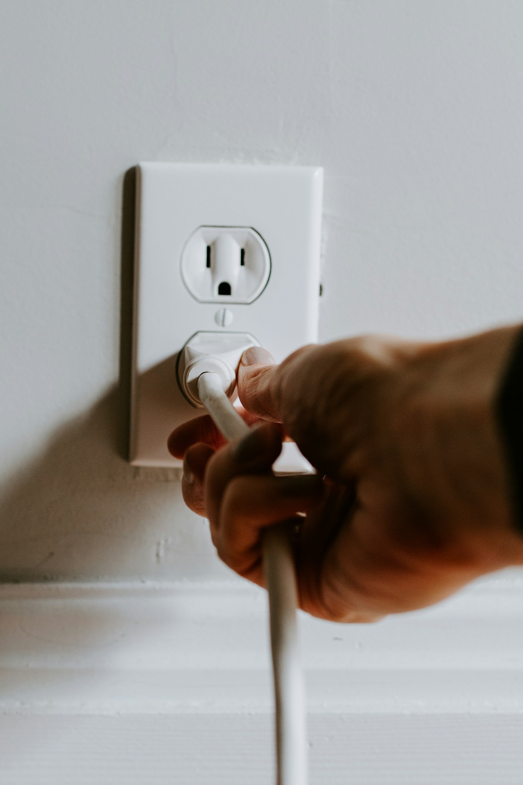hand plugging cord into socket