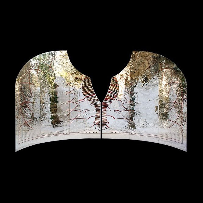 Continuous Feast (2013), Mirror-Painting Glass, Plaster on Wood, 270 x 395 cm, (Lighting 1)