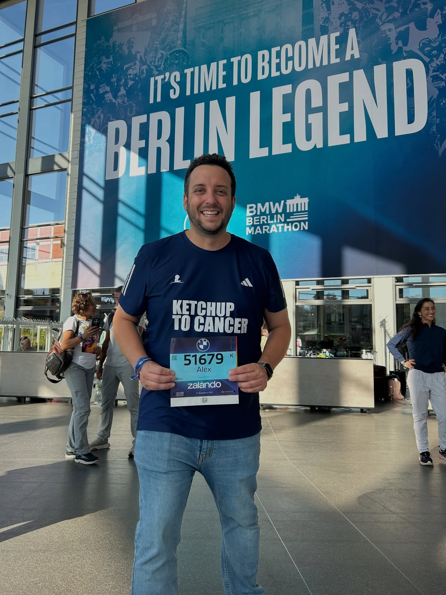Still cannot believe @berlinmarathon was a month ago. Feels like last week. Who else is still relishing in being a #berlinlegend?

Swipe to 4 to check out the start line vibes.