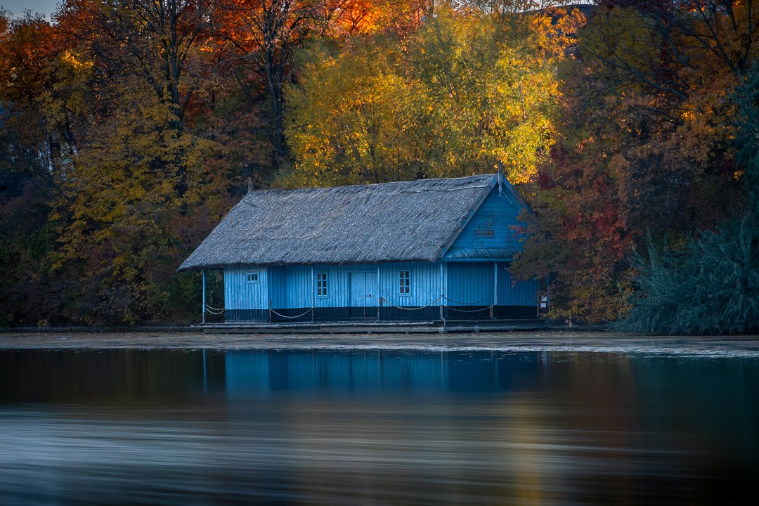 Blue Boat house.jpg