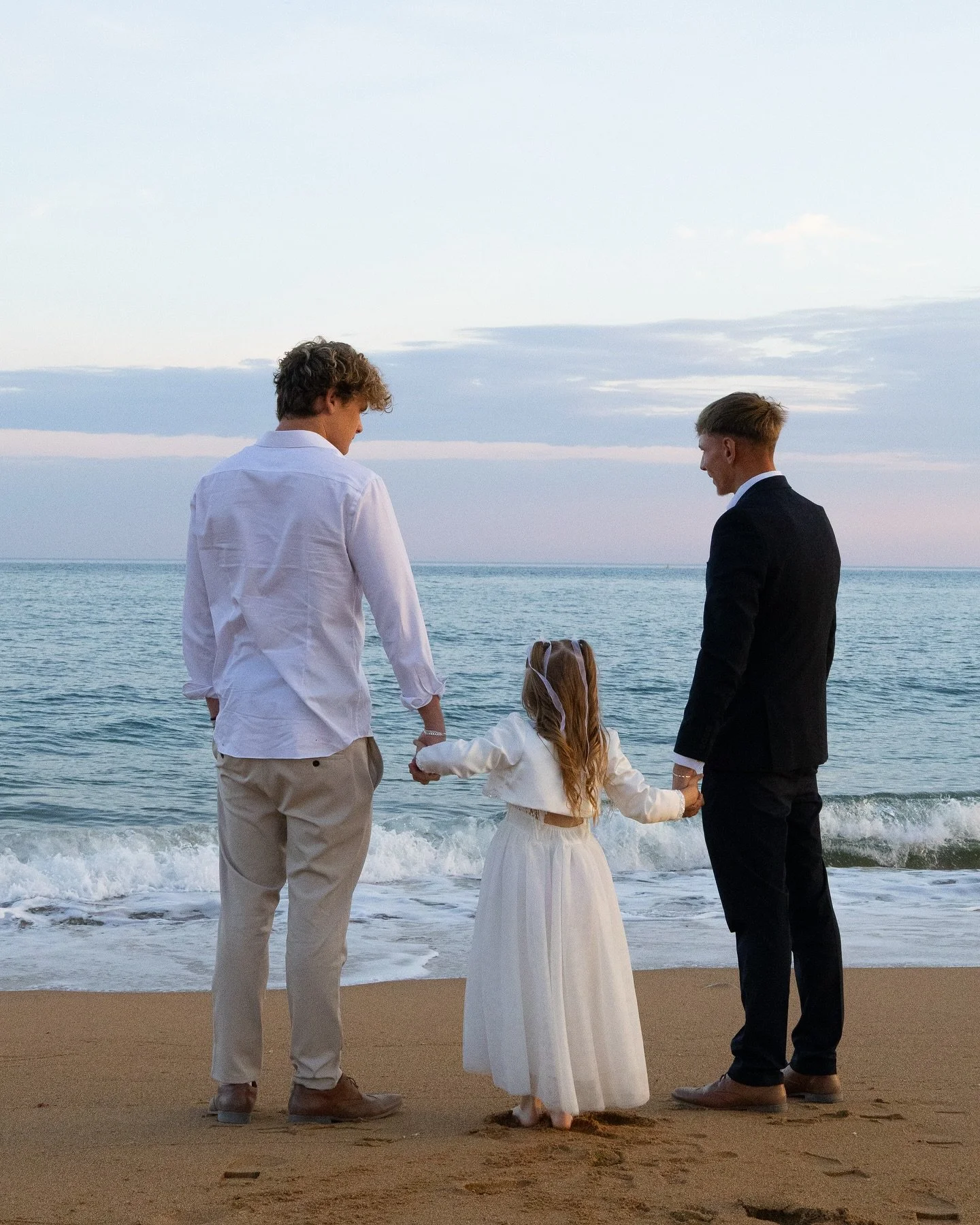 Couldn&rsquo;t miss a family photoshoot with a sunset like this 😍