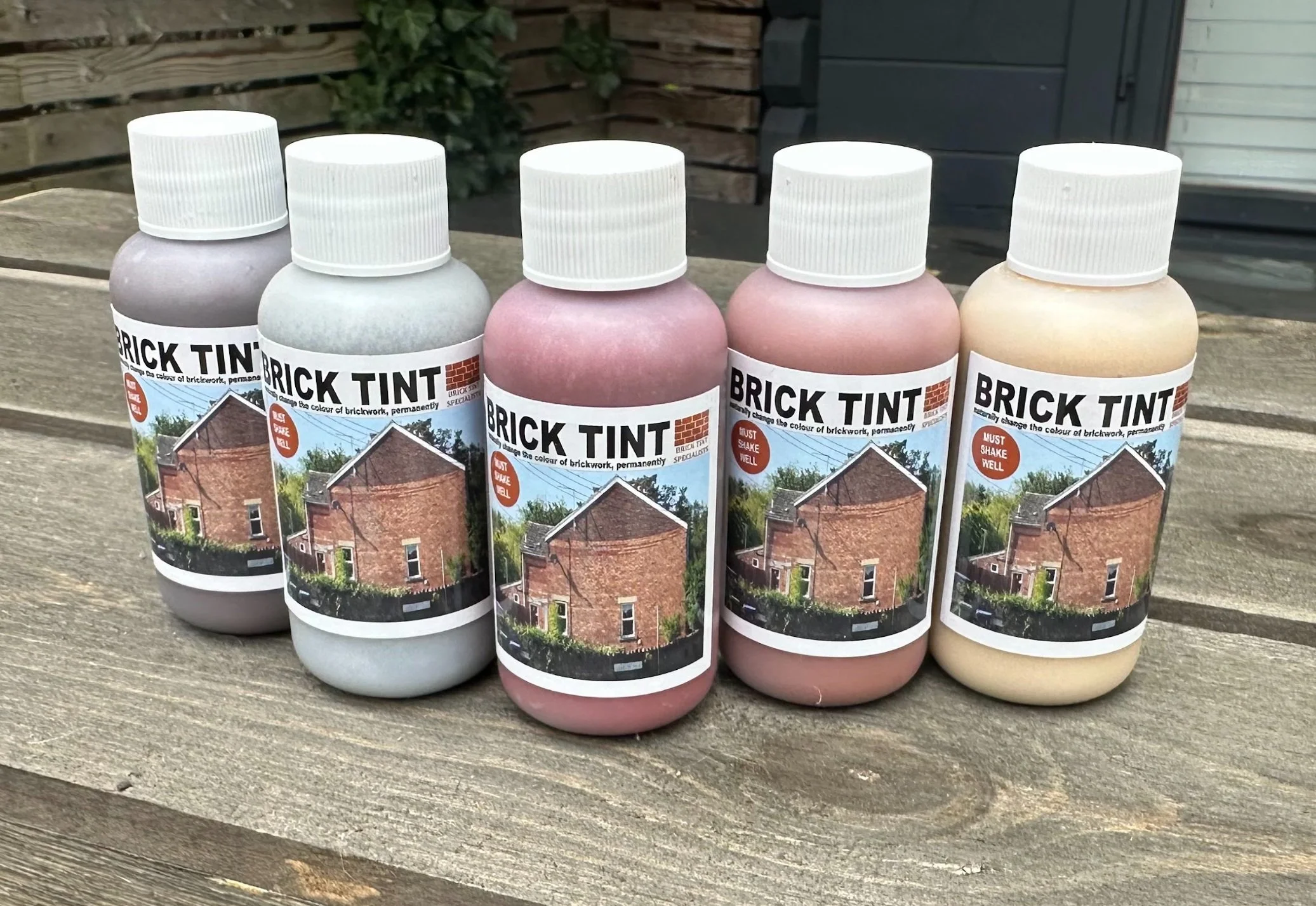 We sell premix brick tint DIY kits!

And we get nothing but great reviews, cheapest and best quality
on the internet !!!!

So you can tint bricks yourself at home all by yourself! 

Link in bio.

#bricktinting #brickrepair #bricky #bricktint #brickla