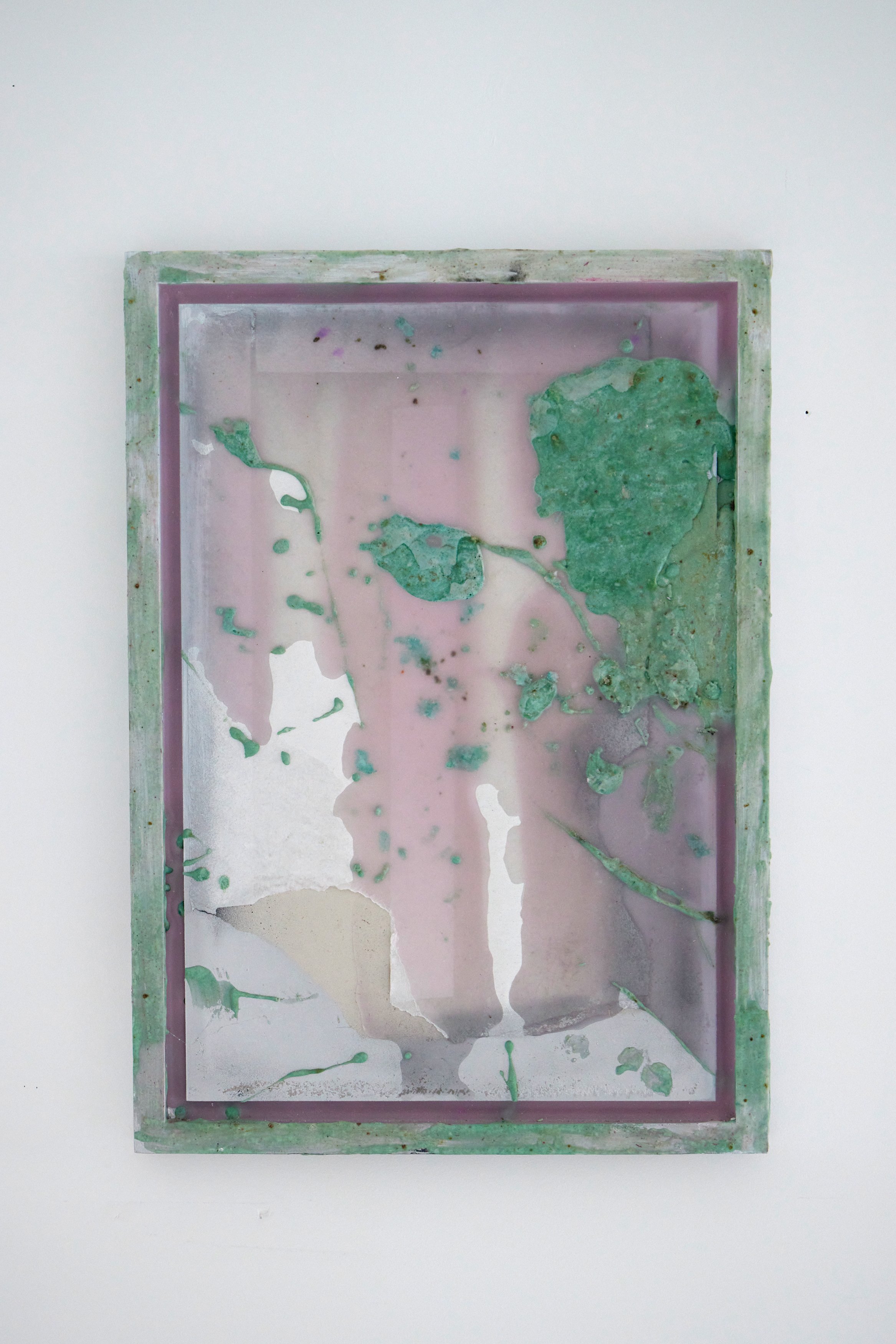 AMELIE BERNARD II. Altered sensation, 2022
Bois, papier, cire, gélatine, sucre,
poudre Mica, peinture acrylique
35 x 45 cm