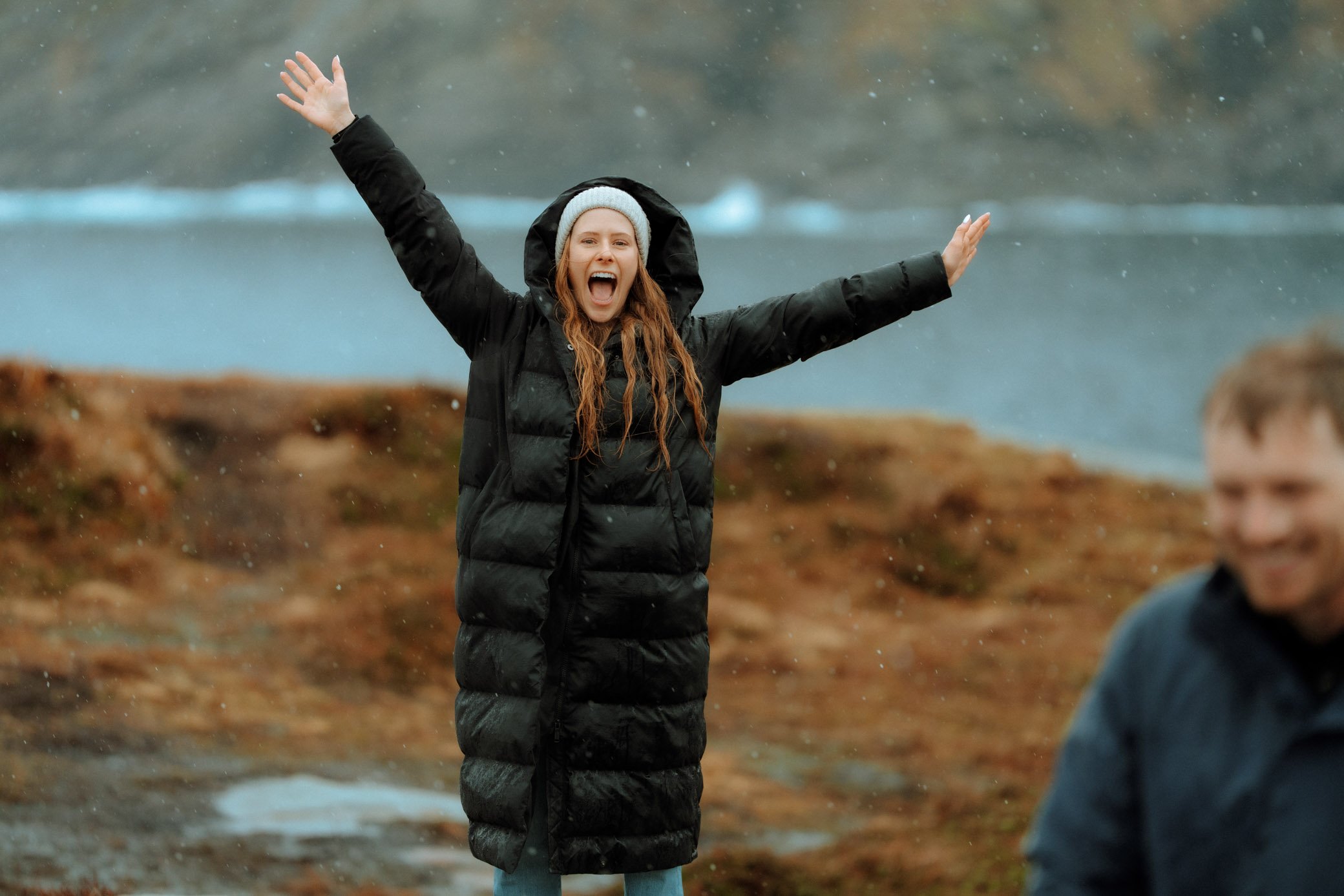 surprise-engagement-a-i-lofoten-rain.jpg