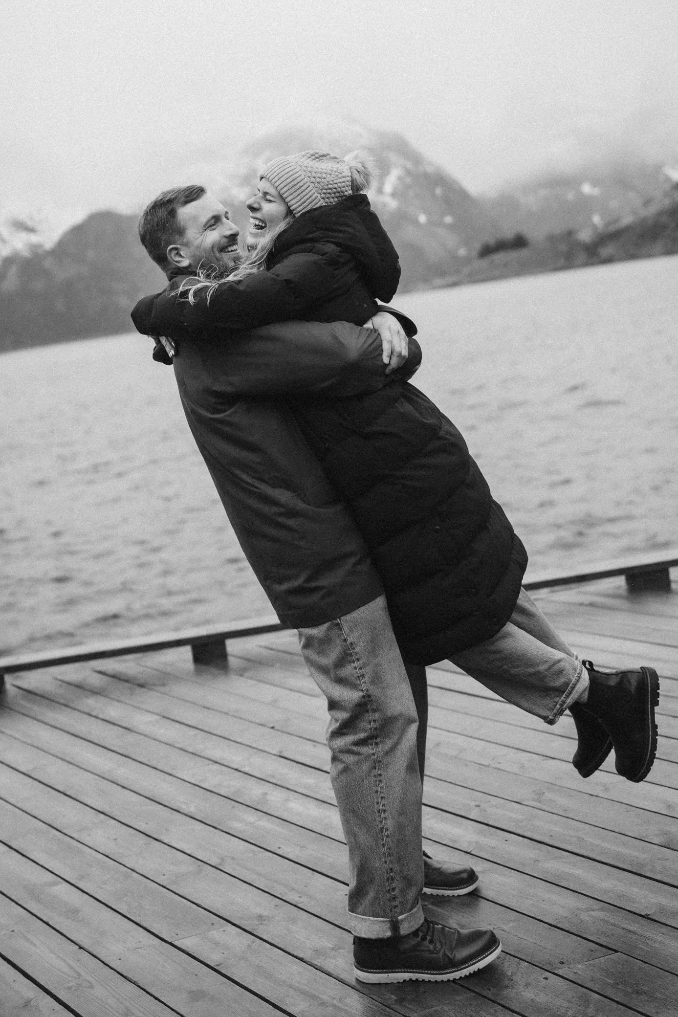 red-rorbuer-hamnoy-couple-photos.jpg