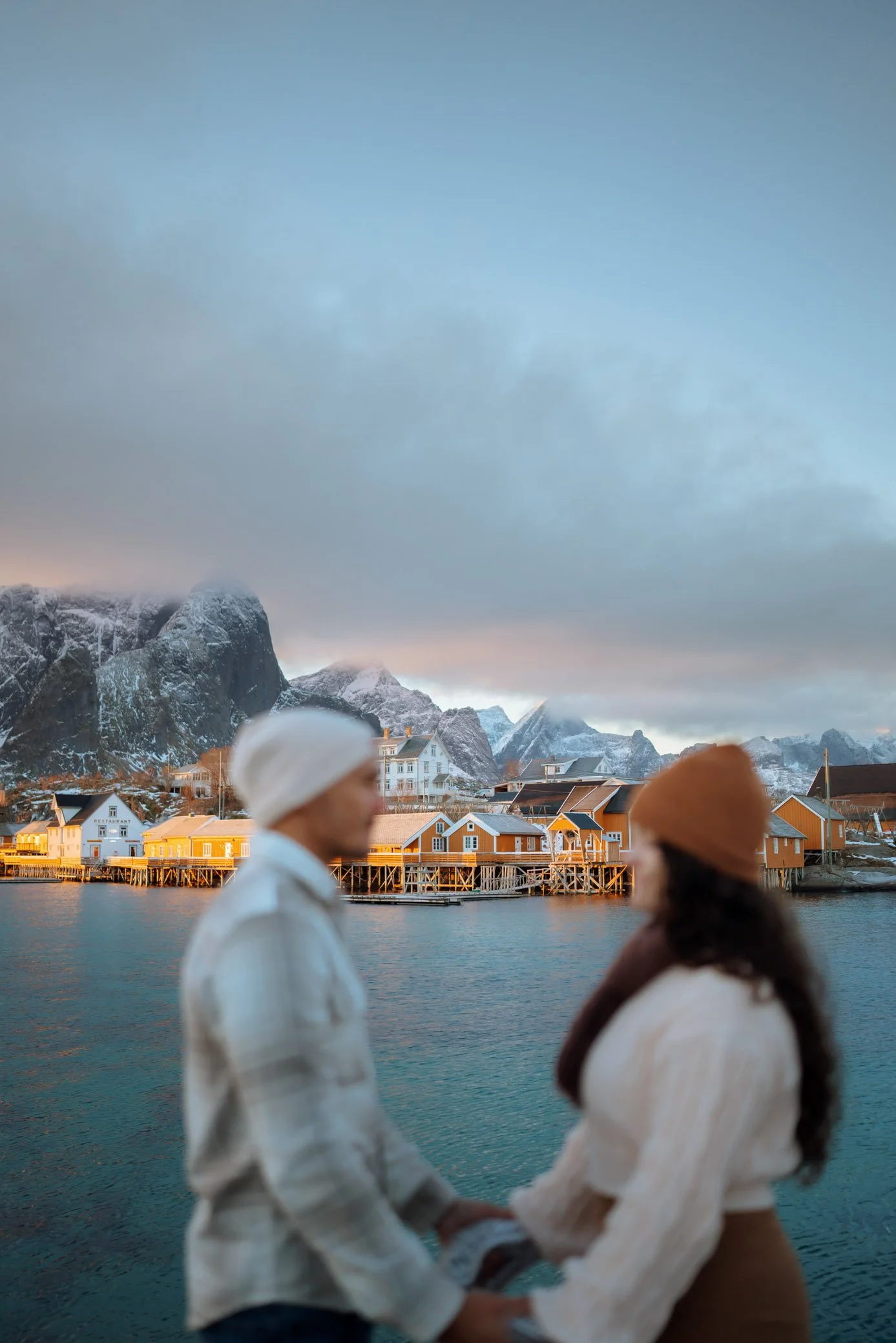 Reine-Sakrisøy-sunny-photoshoot-lofoten-18.jpg