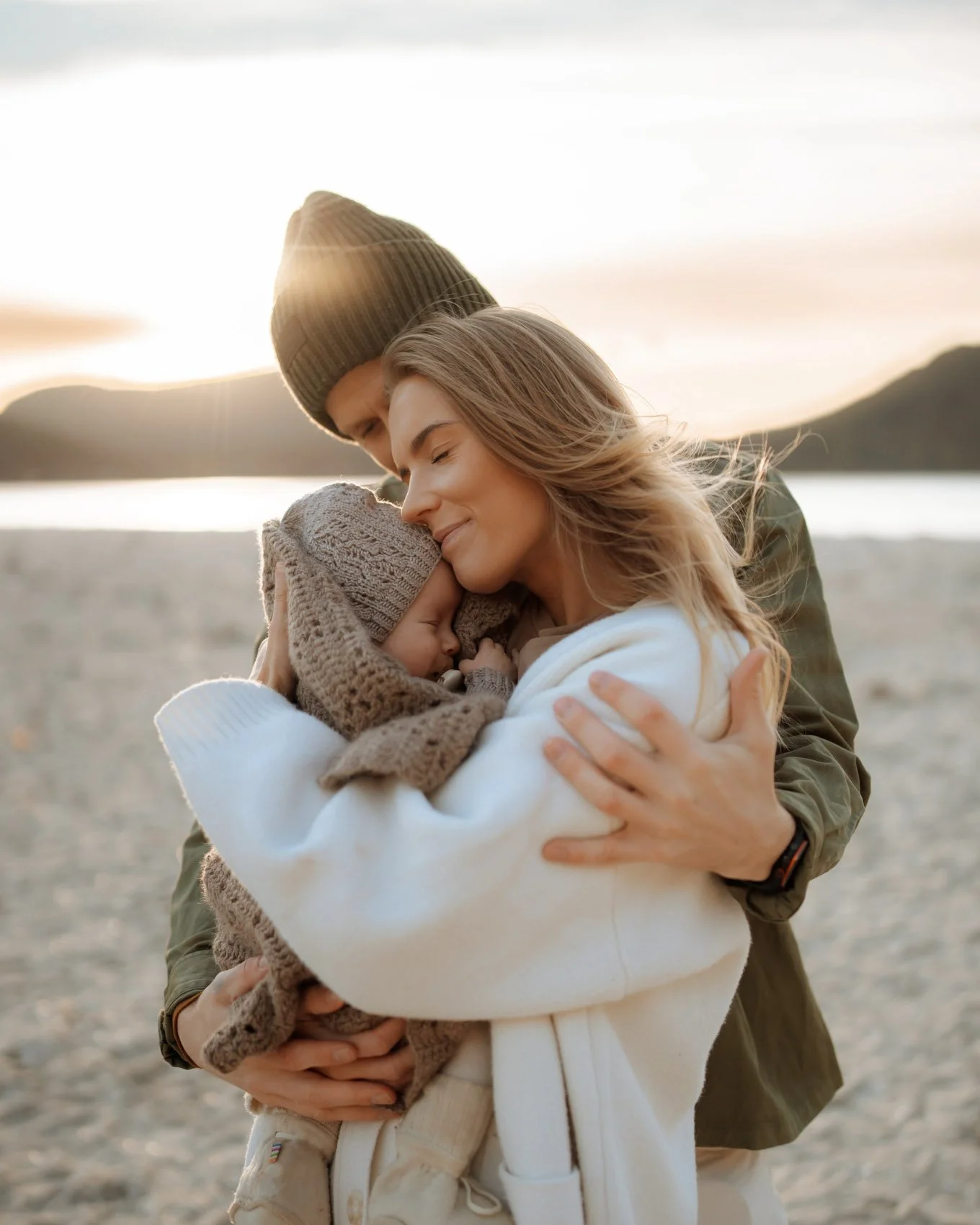 Family photoshoot in Lofoten Norway on scenic beach