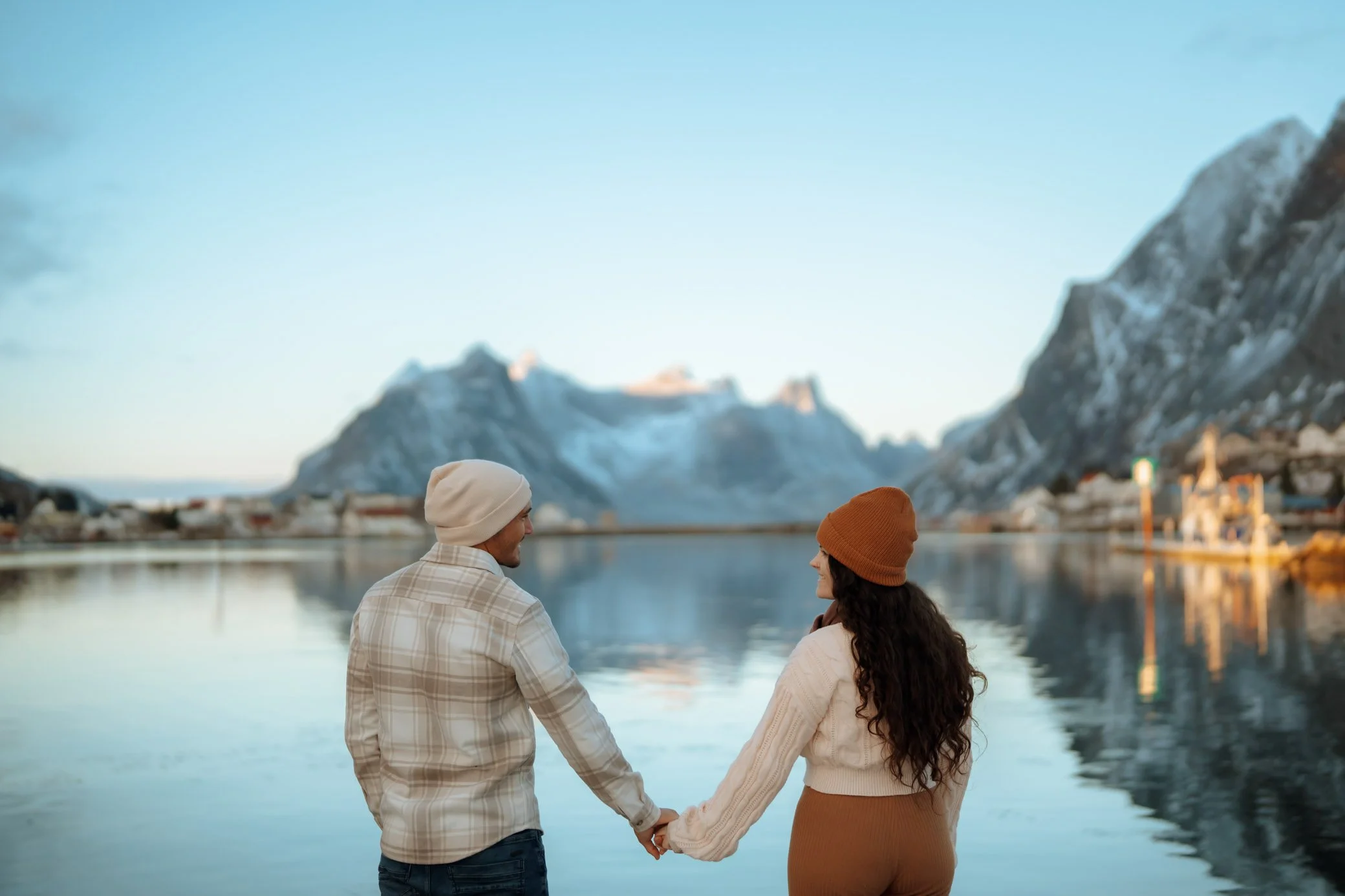 Reine-Sakrisøy-sunny-photoshoot-lofoten-14.jpg